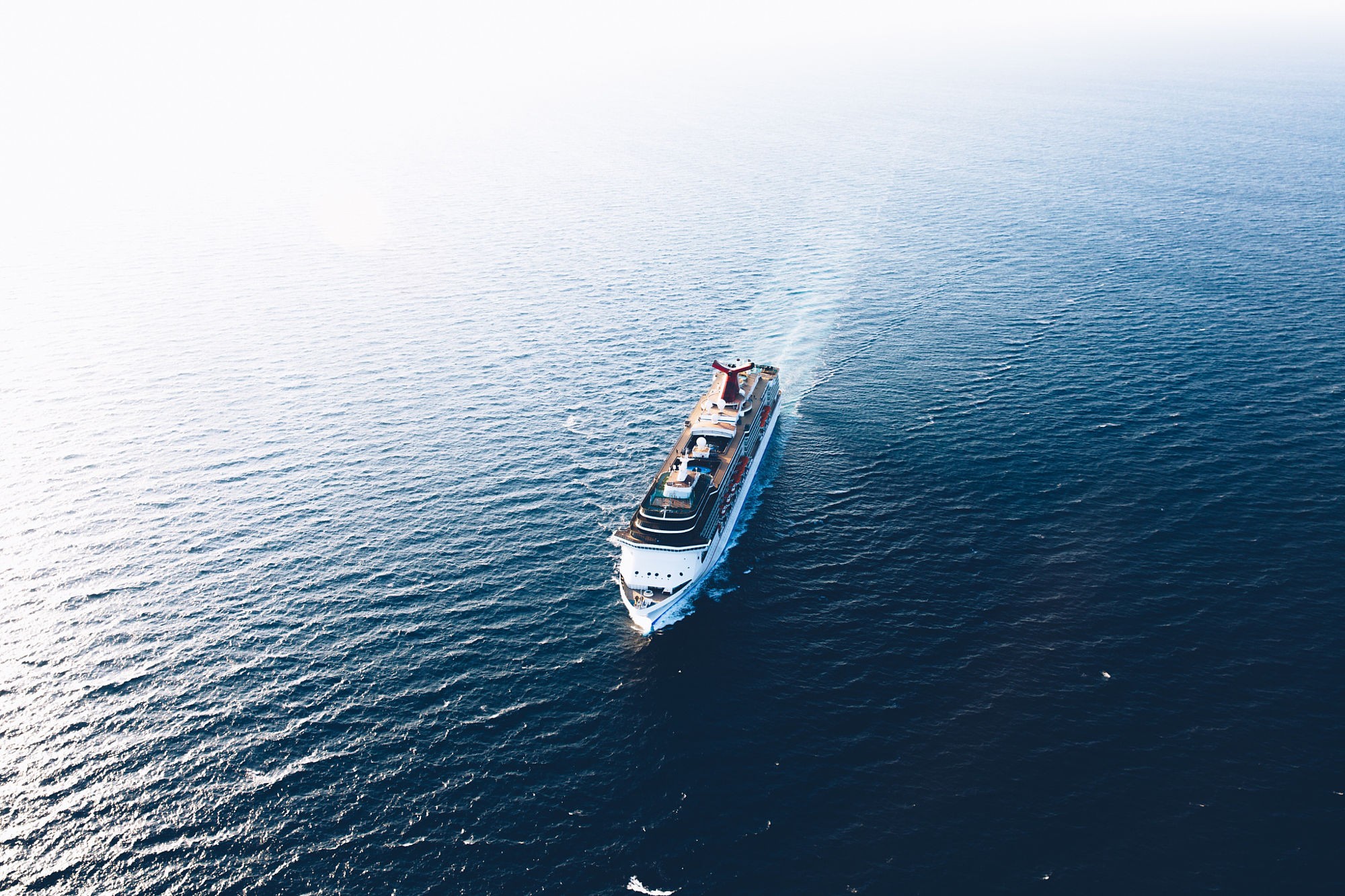 Cruise ship sailing on the ocean HD Wallpaper