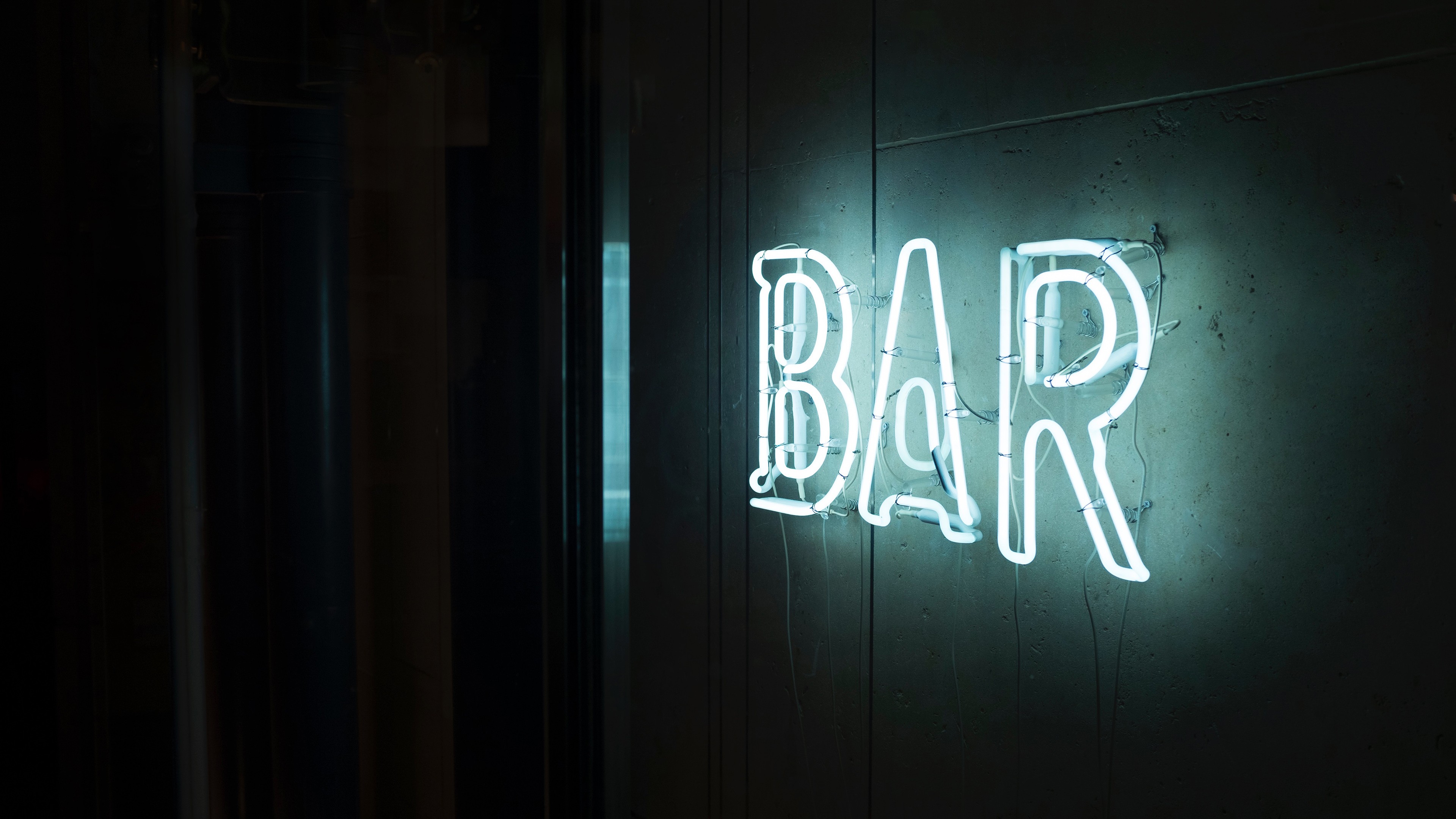 Neon BAR sign on a wall HD Wallpaper