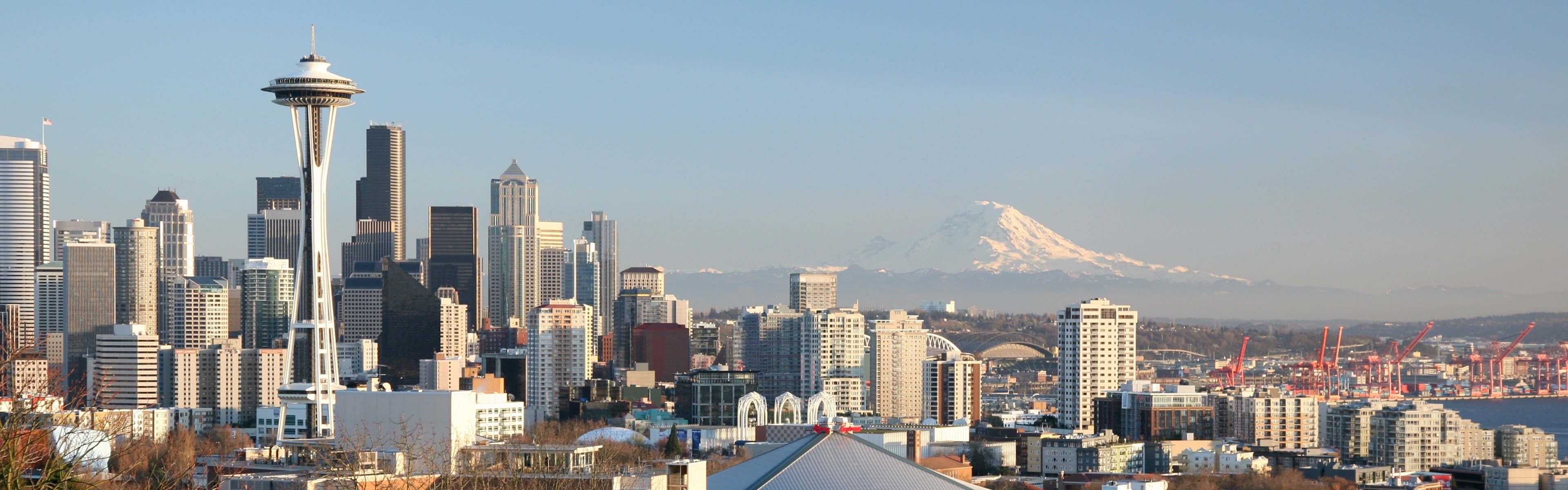 Seattle skyline with Space Needle and Mount Rainier HD Wallpaper