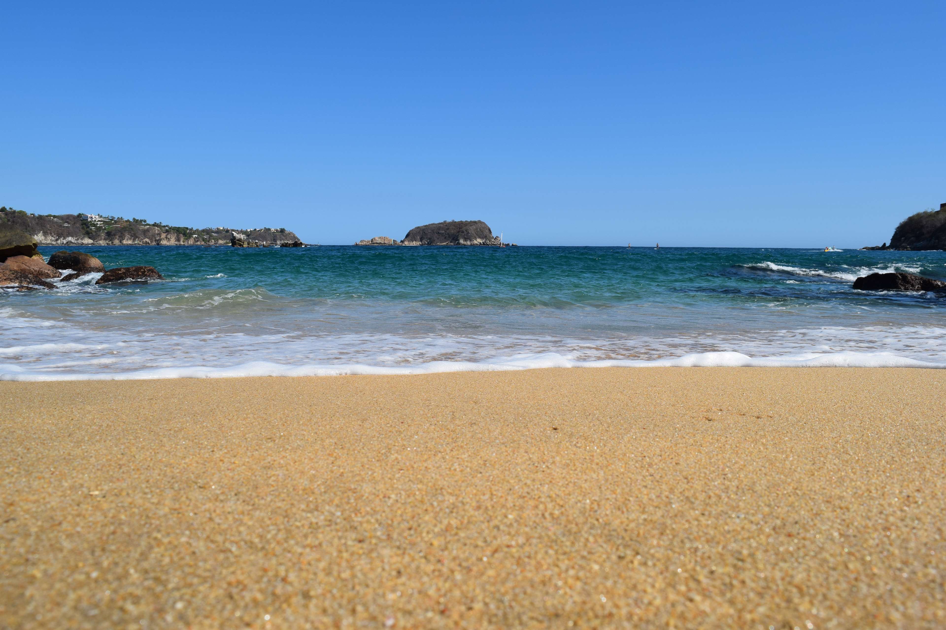 Beach in Huatulco, Oaxaca, Mexico HD Wallpaper