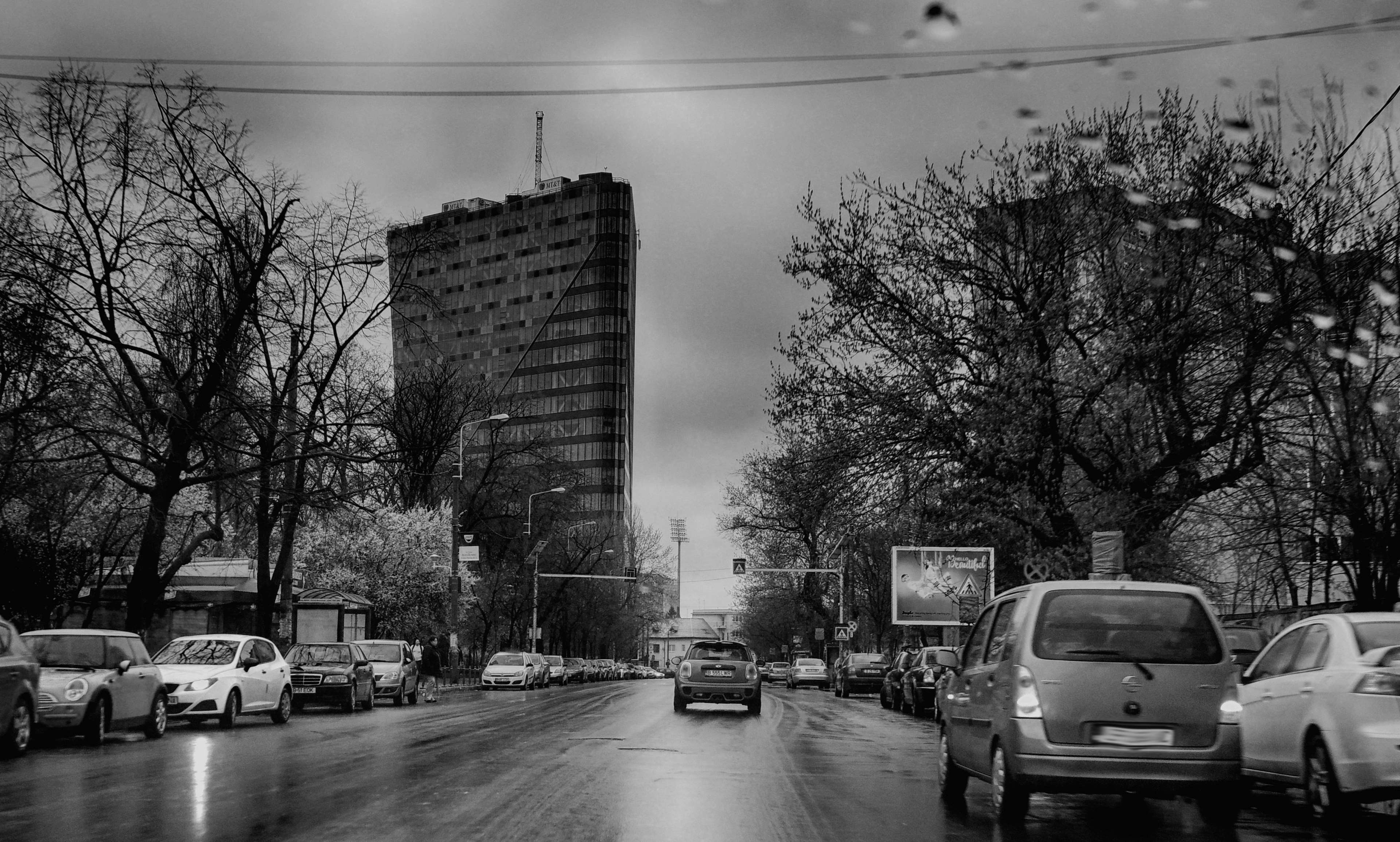 Black and white street scene in Bucharest, Romania HD Wallpaper