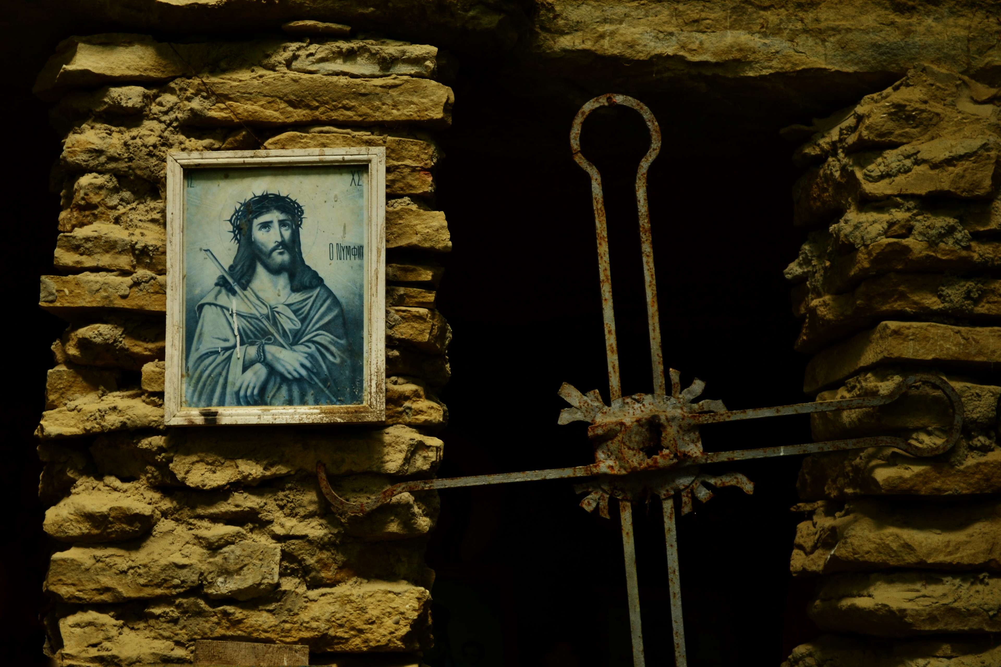 Icon of Jesus Christ and a cross on a stone wall HD Wallpaper