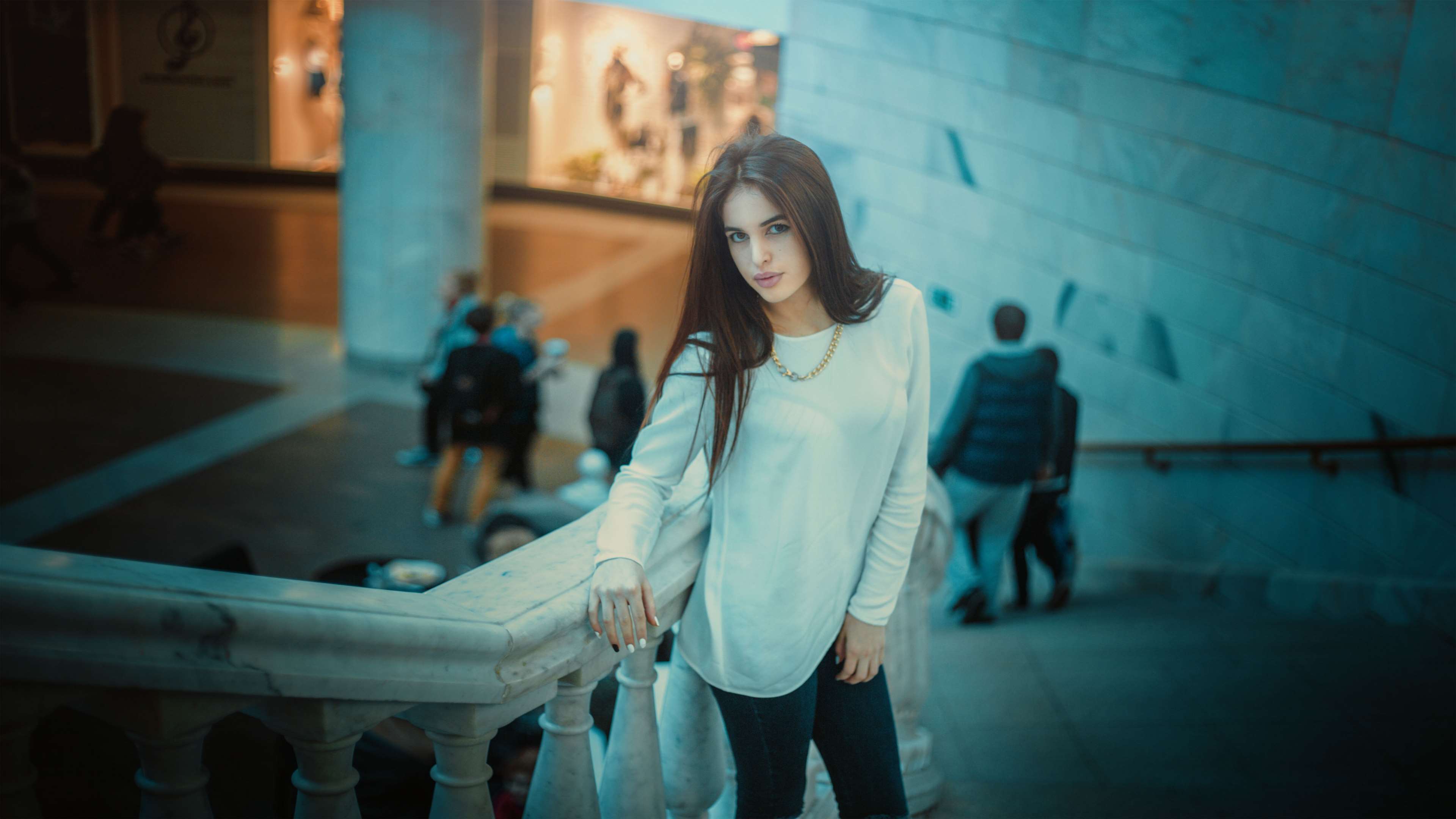 Woman on stairs in a shopping mall HD Wallpaper