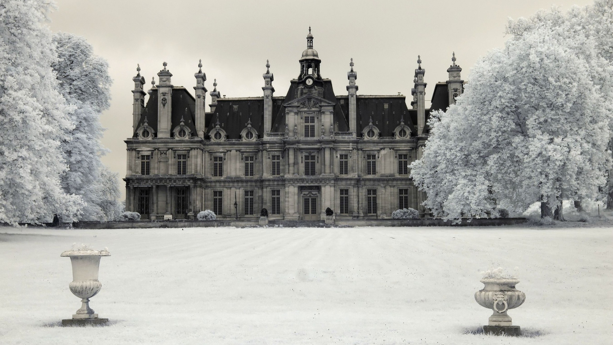 Chateau Miranda abandoned castle in France HD Wallpaper