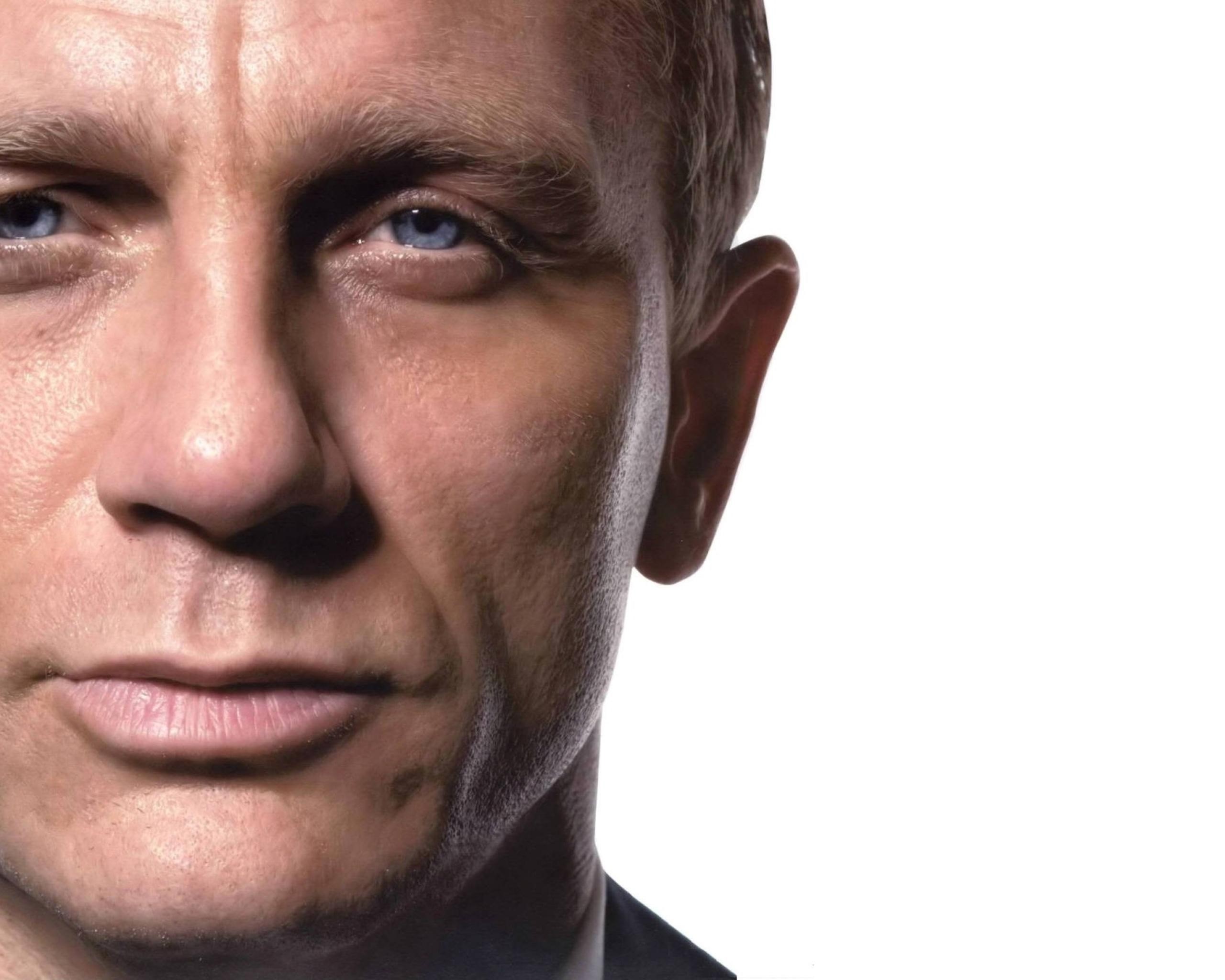 Daniel Craig close-up portrait HD Wallpaper