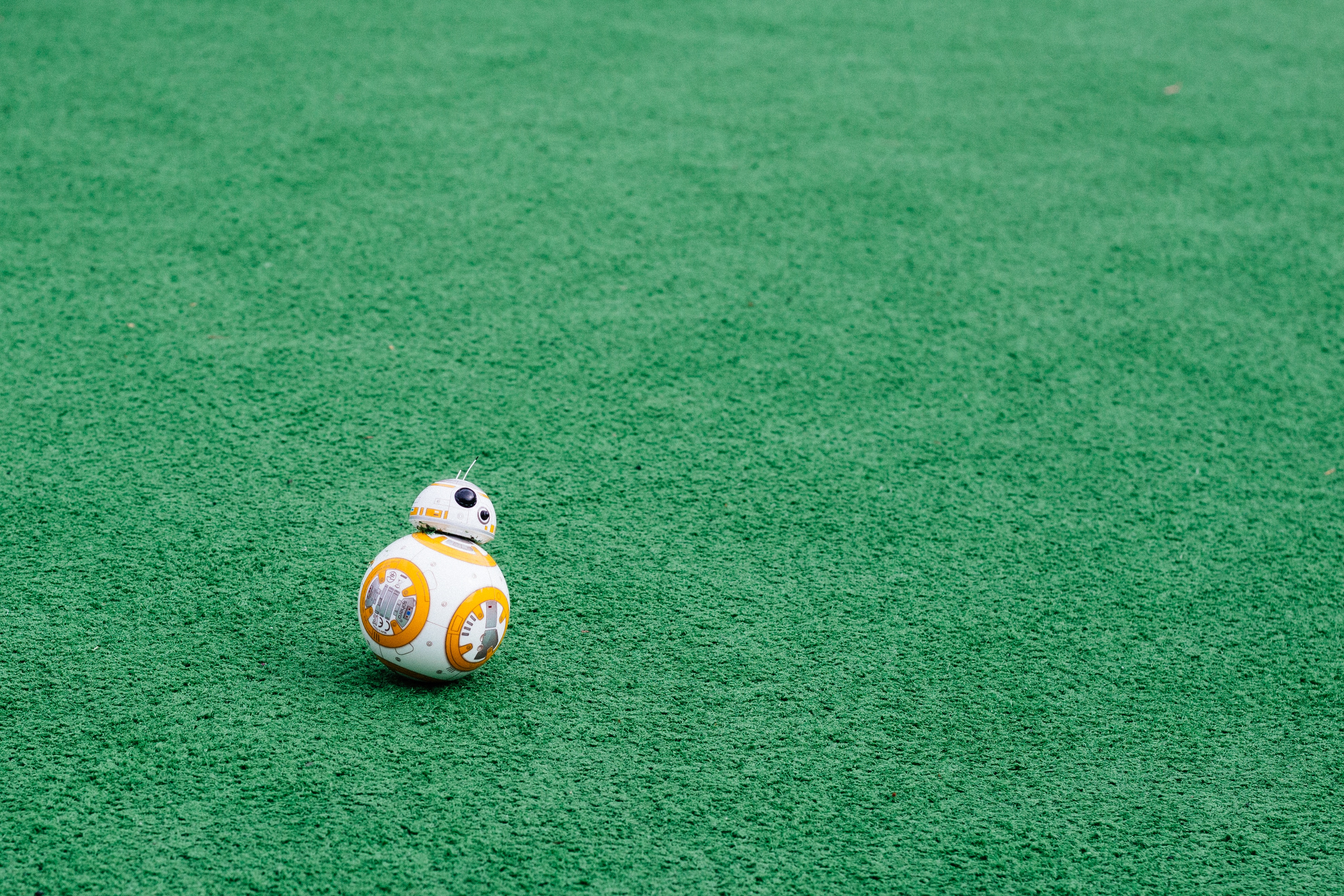 BB-8 droid on a green turf field HD Wallpaper