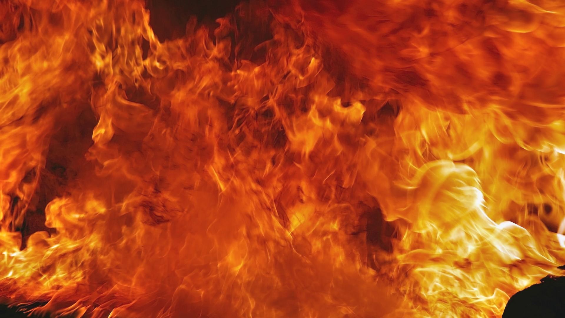 Abstract image of intense orange and yellow flames HD Wallpaper
