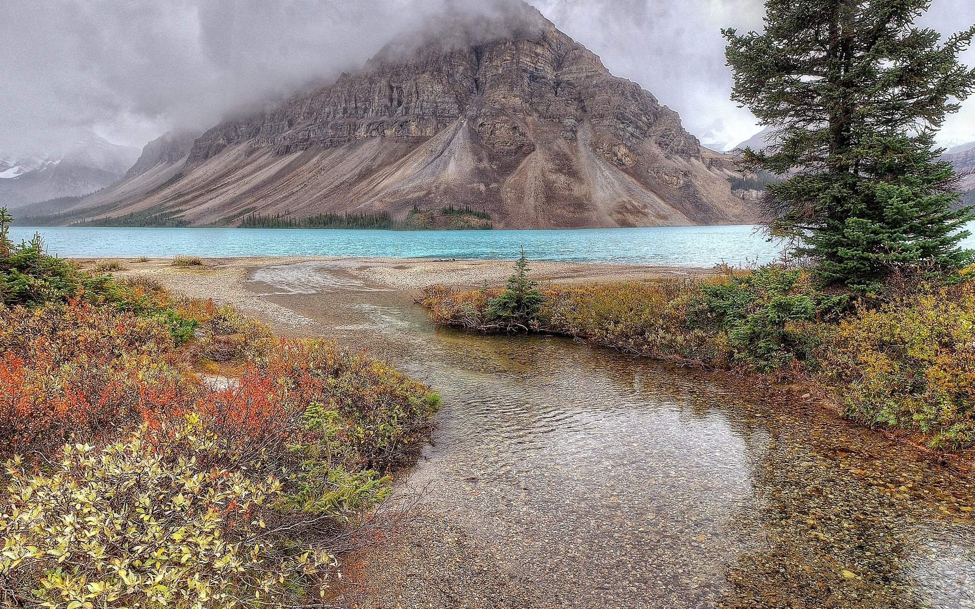 Mountain lake with stream and autumn foliage HD Wallpaper