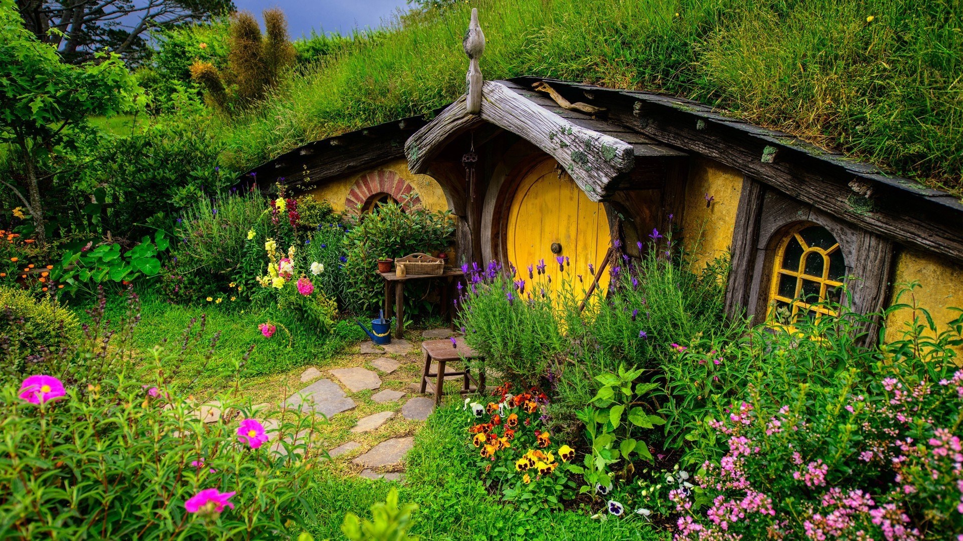 Hobbit hole from Lord of the Rings HD Wallpaper