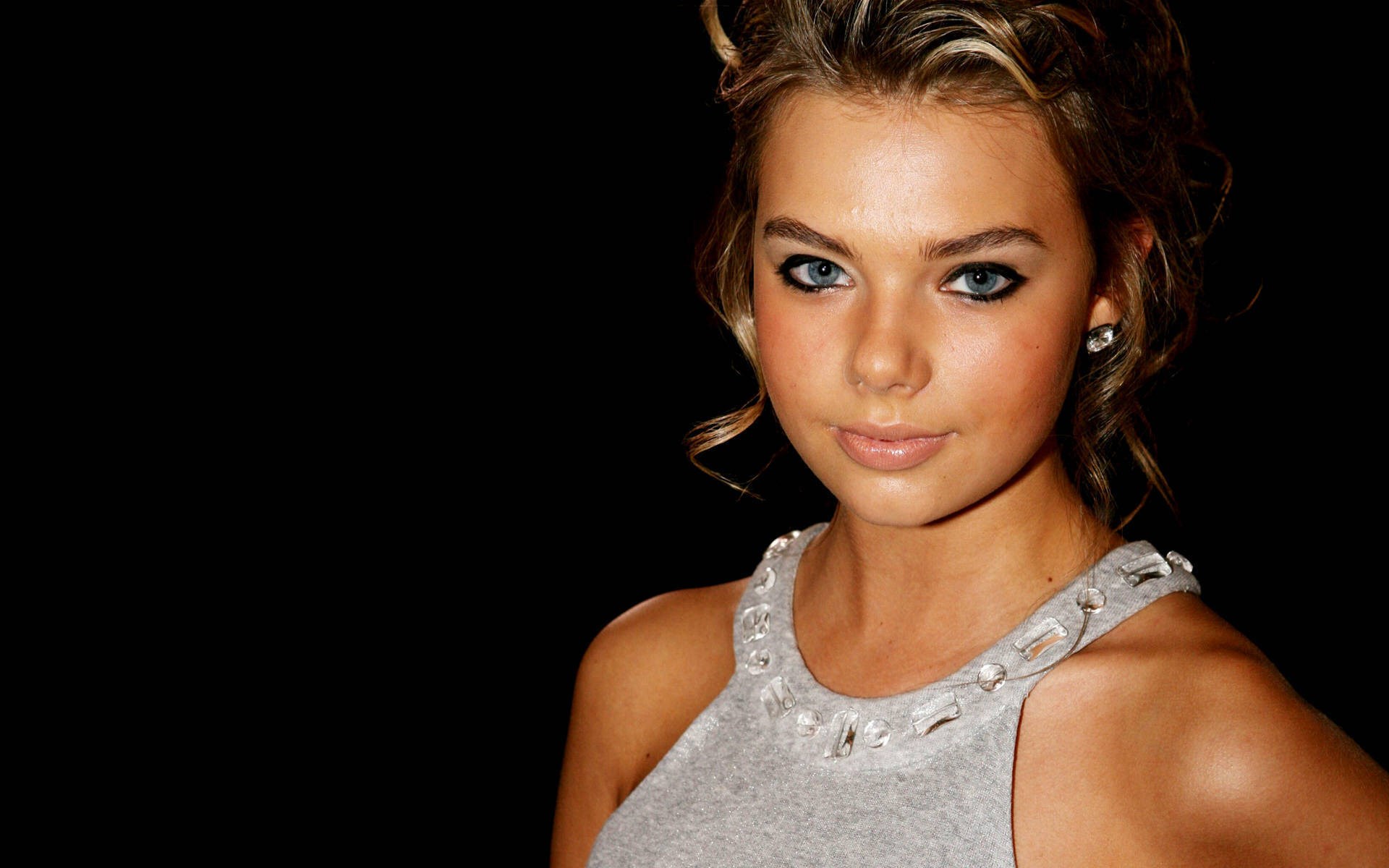 Indiana Evans HD Wallpaper