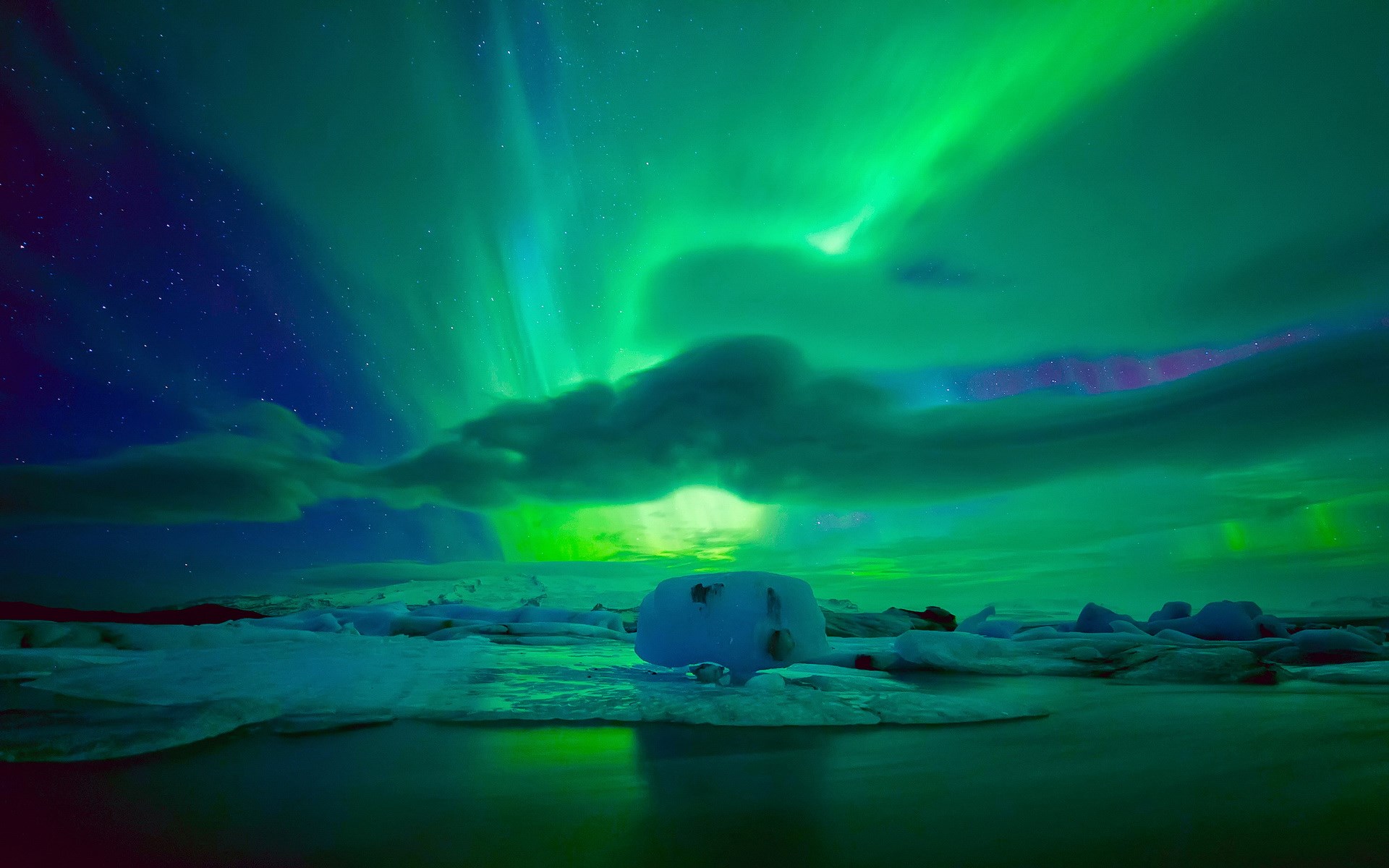 Aurora Borealis over ice and water HD Wallpaper