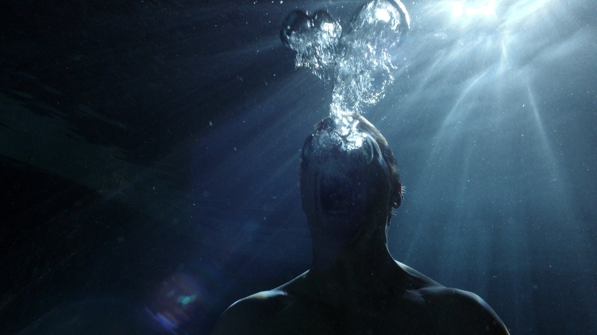 Man underwater exhaling bubbles HD Wallpaper