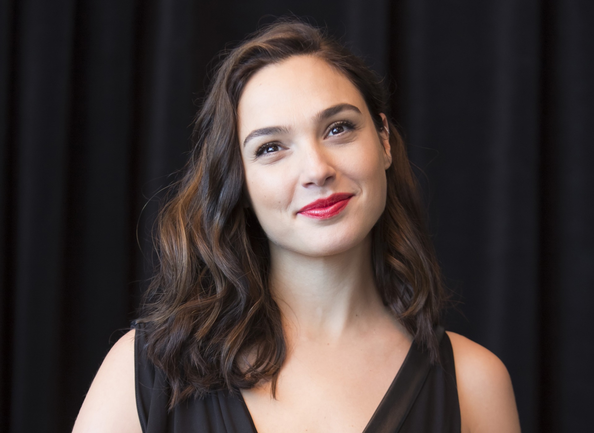 Gal Gadot HD Wallpaper