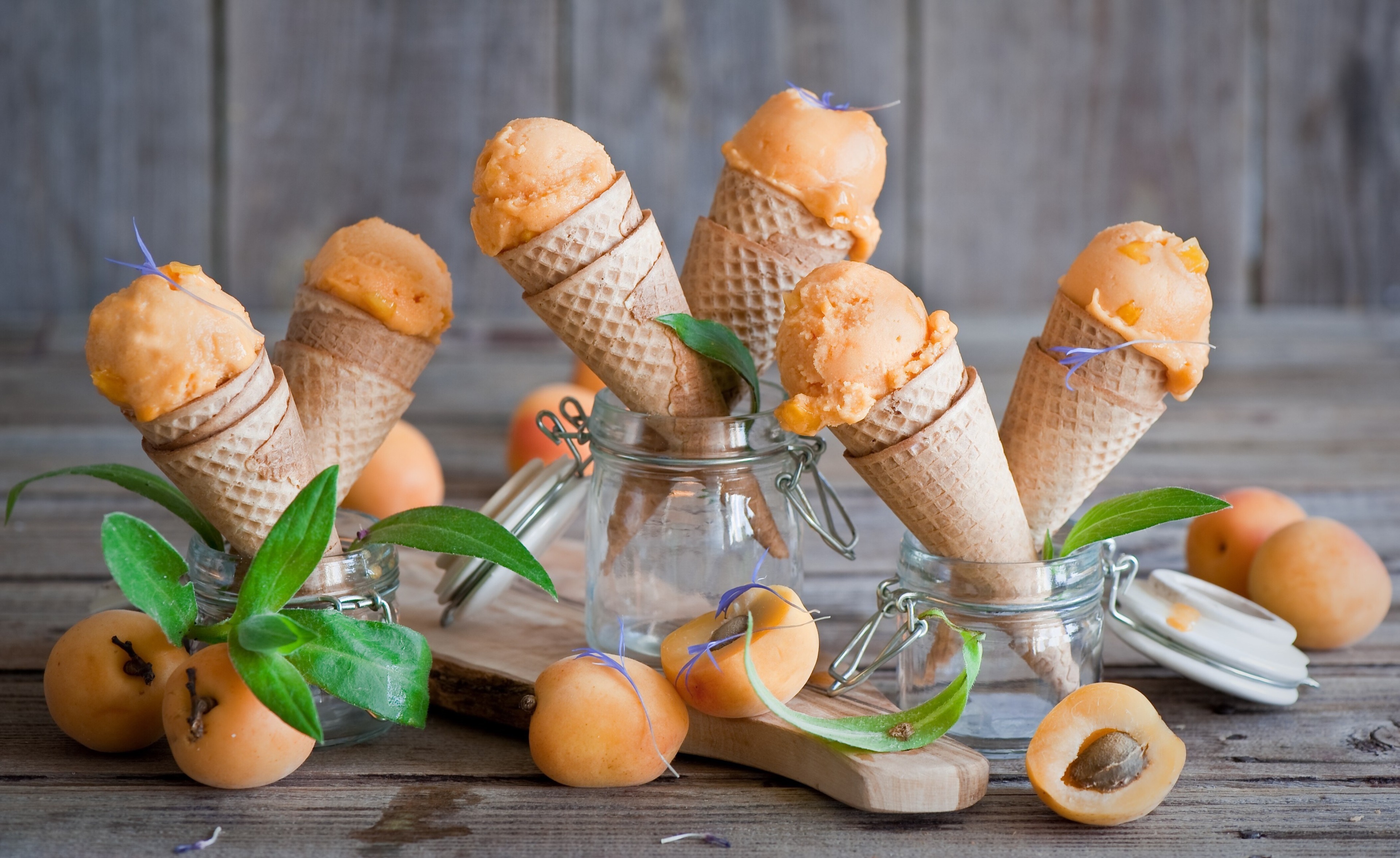 Apricot ice cream cones with apricots HD Wallpaper