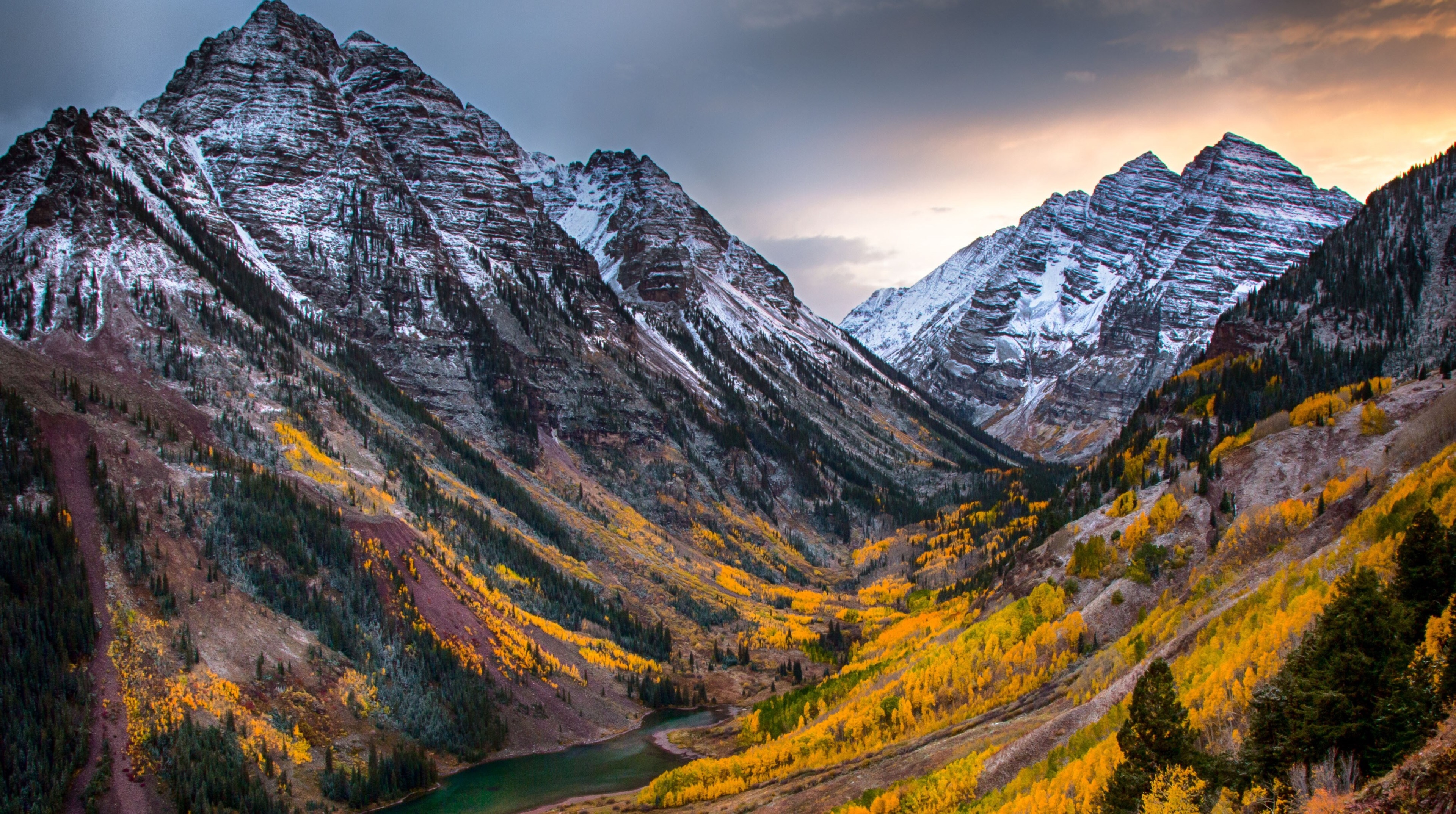 Maroon Bells in Autumn with Snow HD Wallpaper
