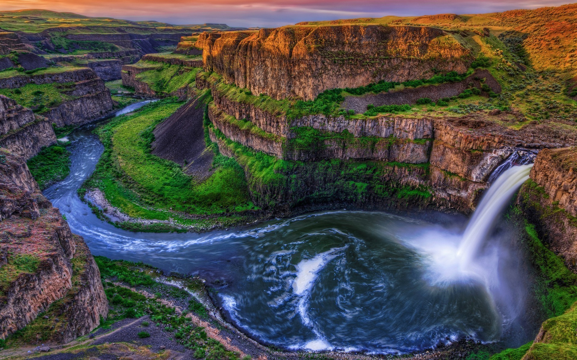 Palouse Falls and Winding River in Washington State HD Wallpaper