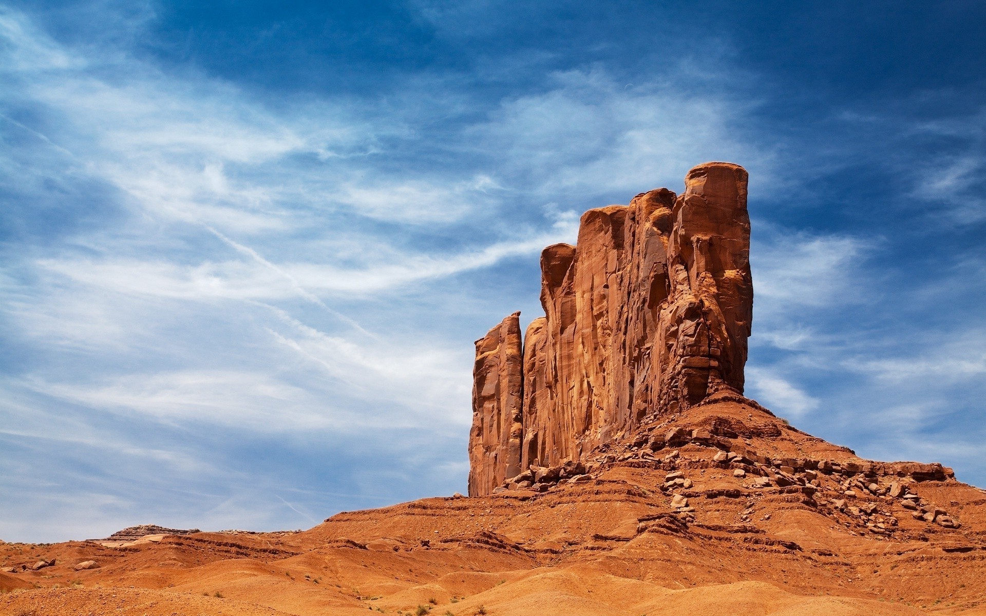 Monument Valley rock formation under a blue sky HD Wallpaper