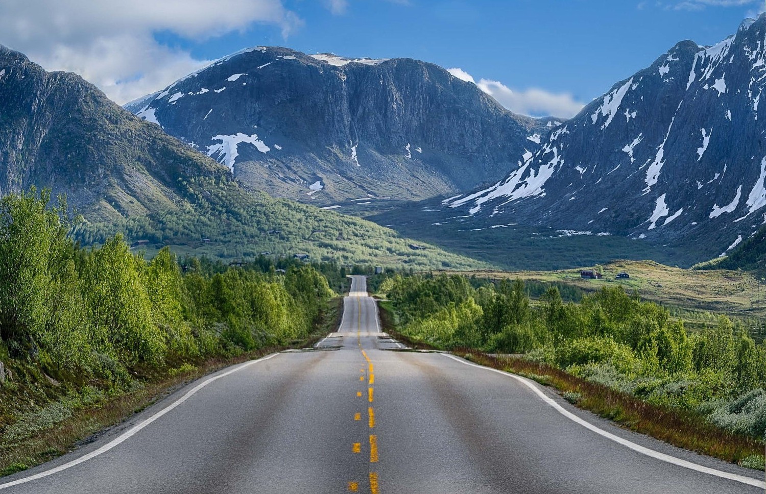 Road through a mountain valley in Norway HD Wallpaper