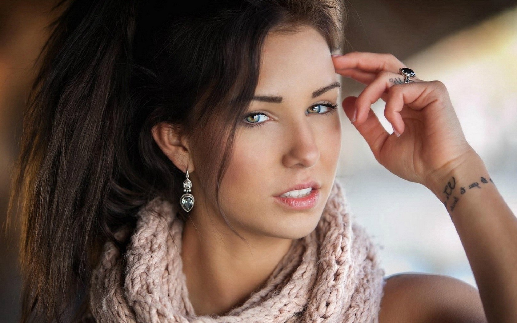 Anja Zeidler with green eyes and tattoos HD Wallpaper