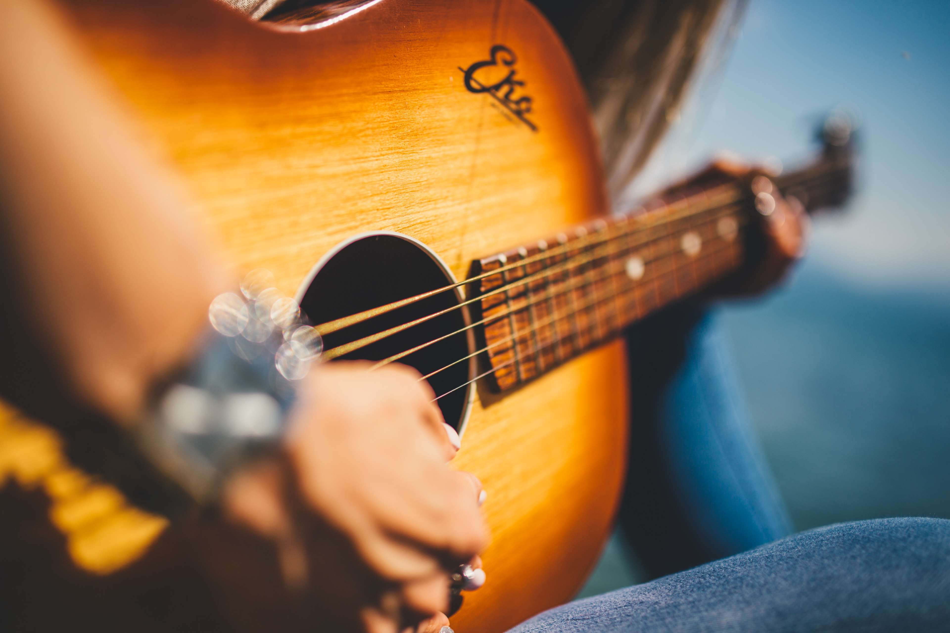 Woman playing acoustic guitar outdoors HD Wallpaper