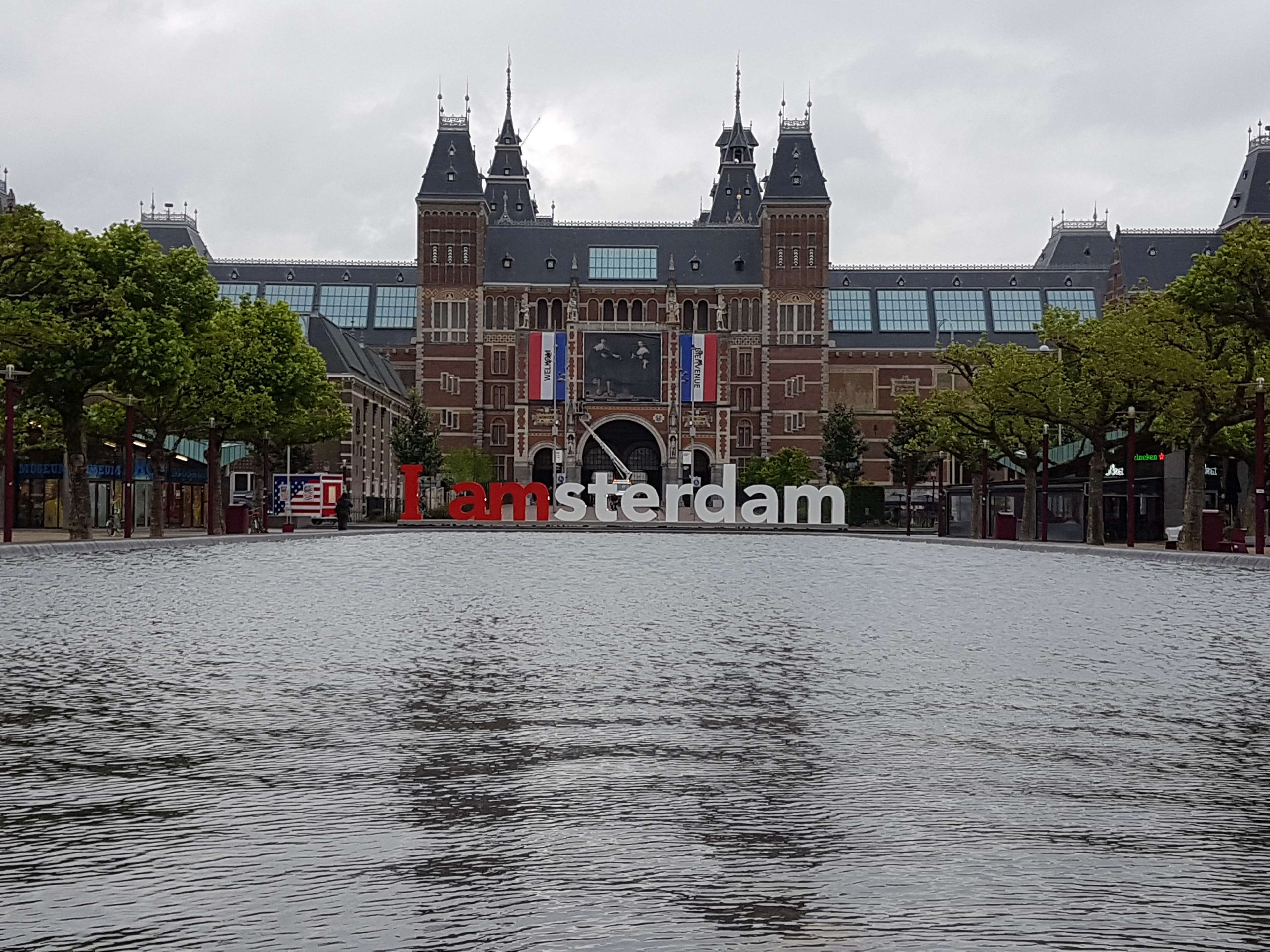 I amsterdam sign in front of Rijksmuseum, Amsterdam HD Wallpaper