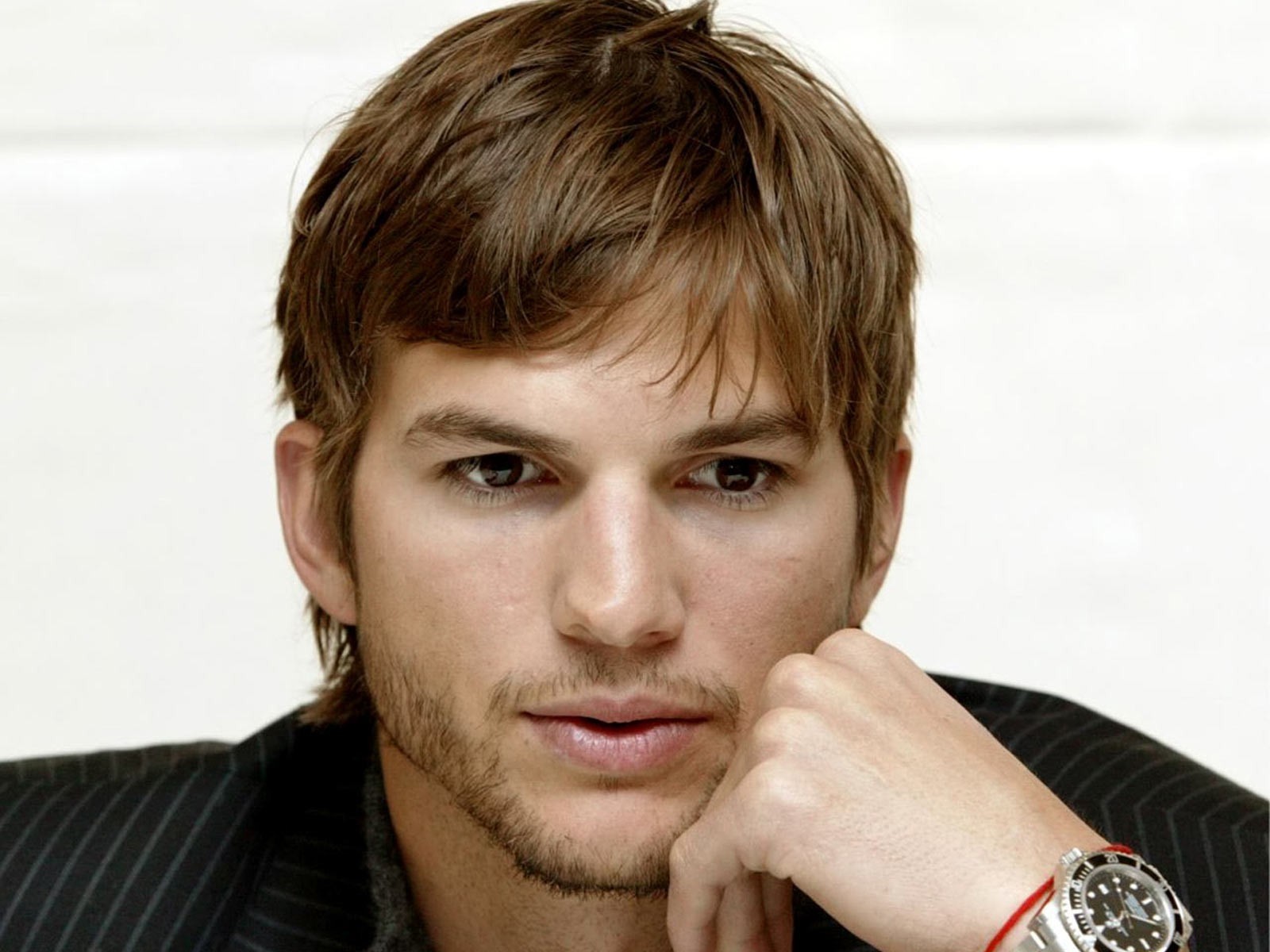 Ashton Kutcher wearing a Rolex watch HD Wallpaper