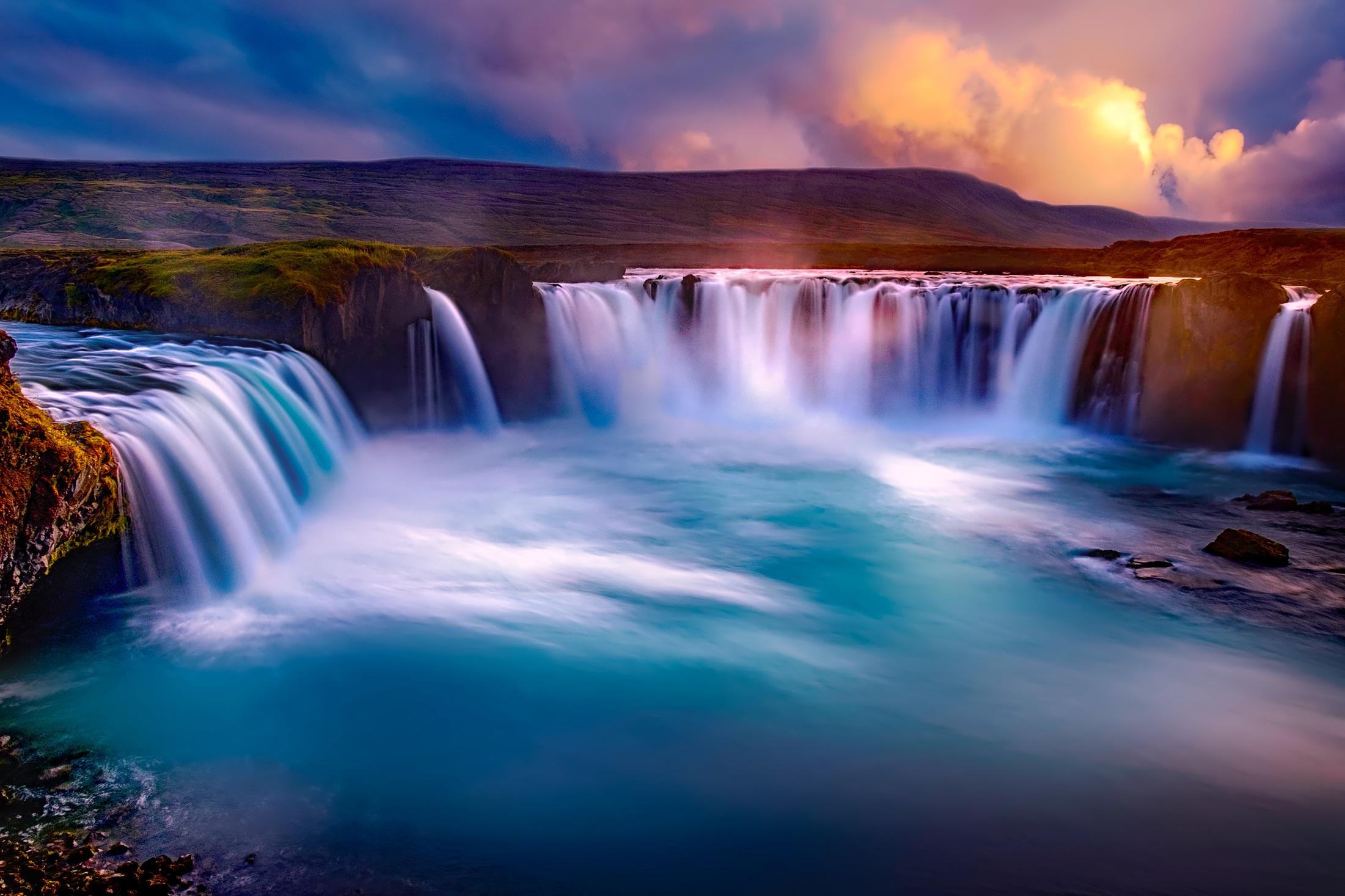 Goðafoss waterfall in Iceland HD Wallpaper