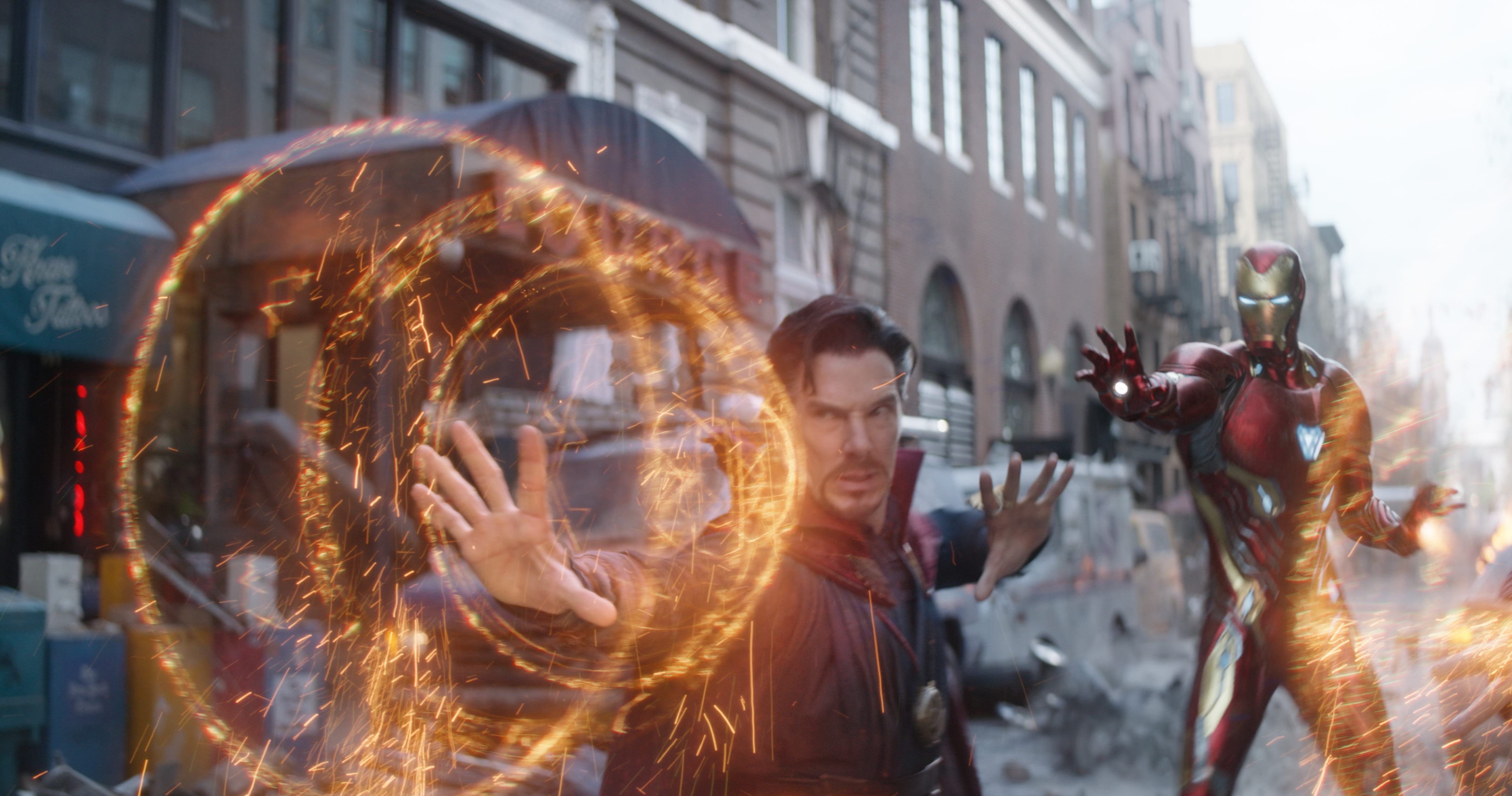 Doctor Strange and Iron Man fighting in New York HD Wallpaper