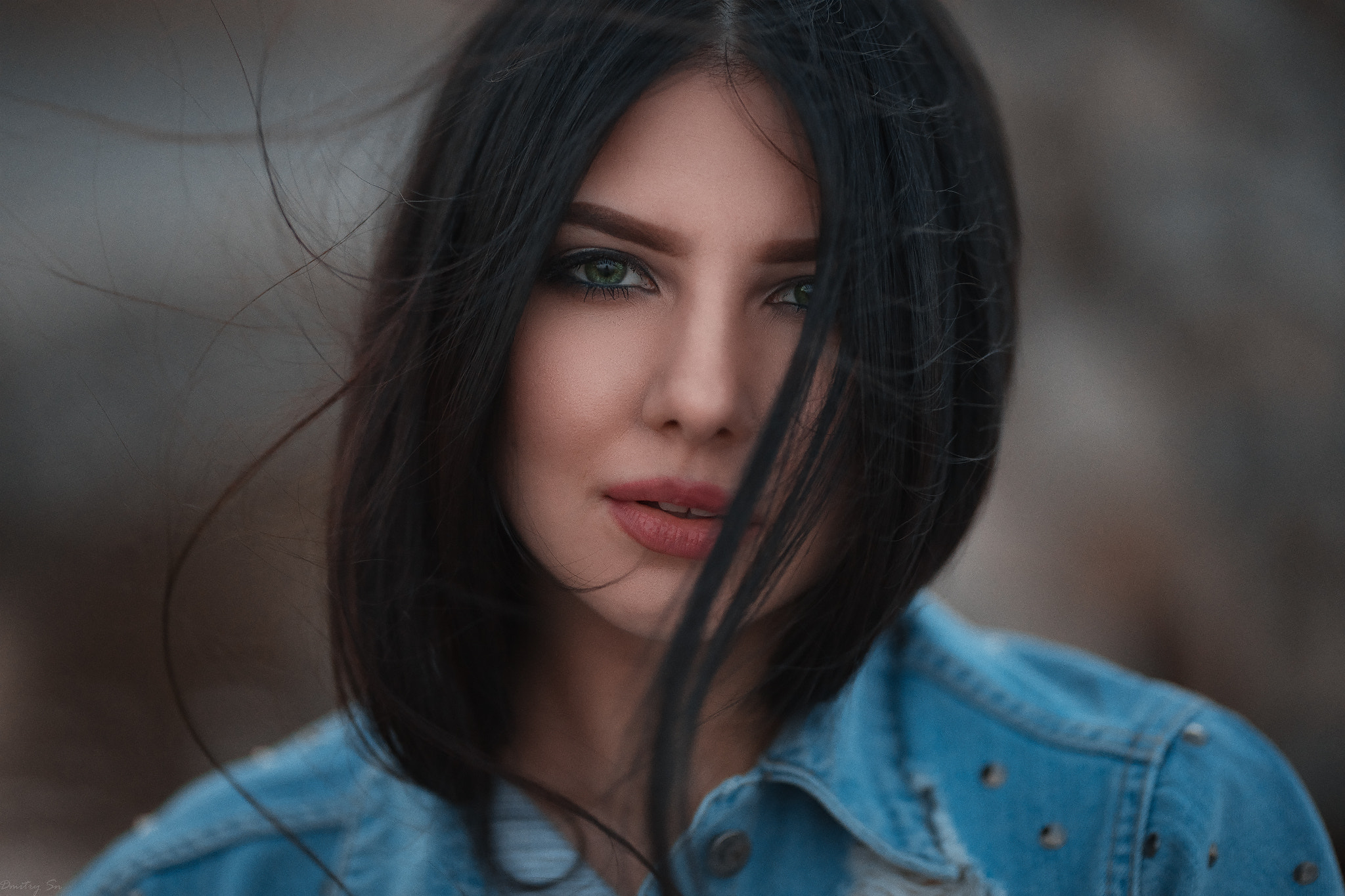 Woman with black hair and green eyes wearing denim jacket HD Wallpaper
