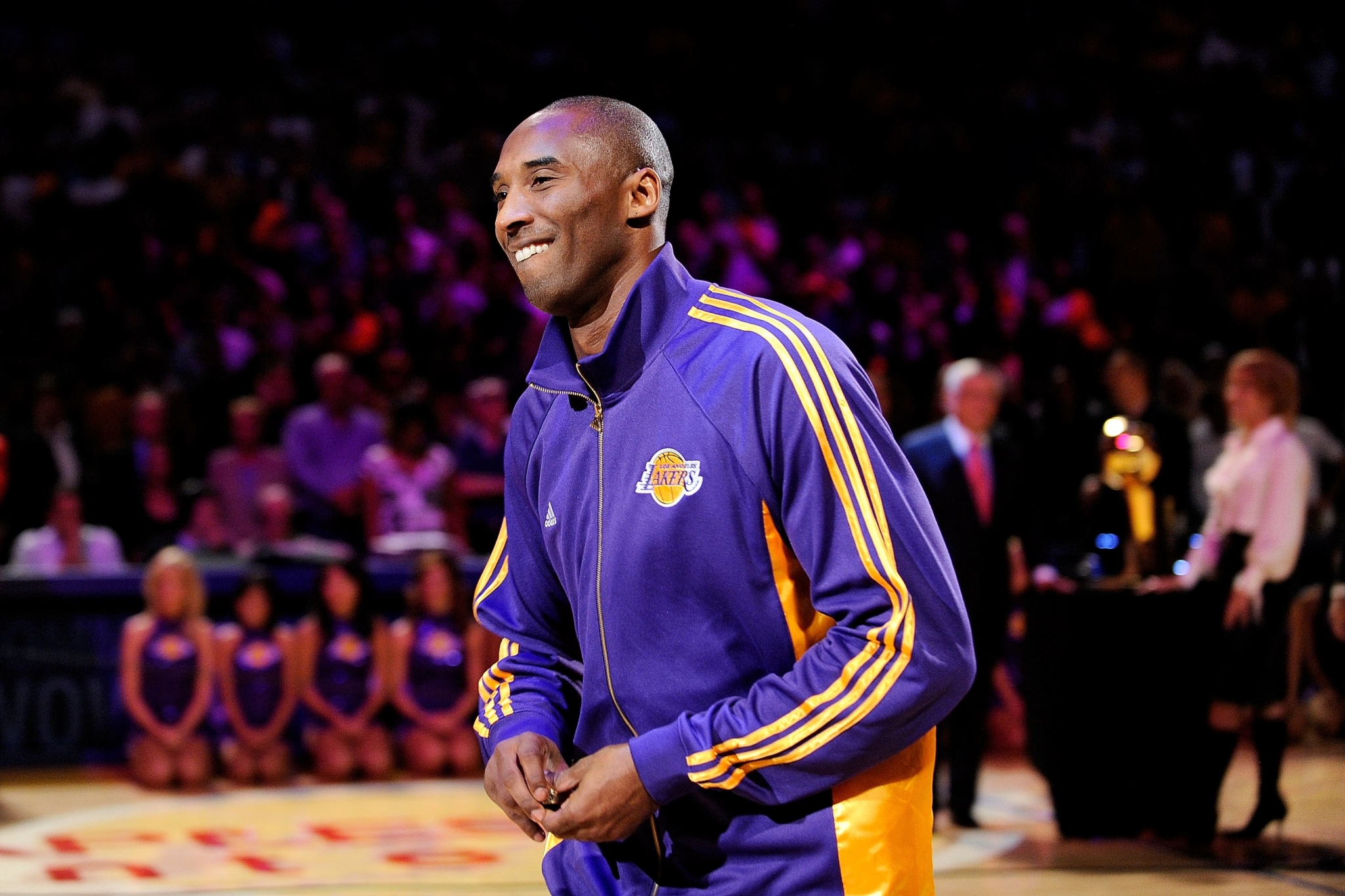 Kobe Bryant in Los Angeles Lakers jacket HD Wallpaper