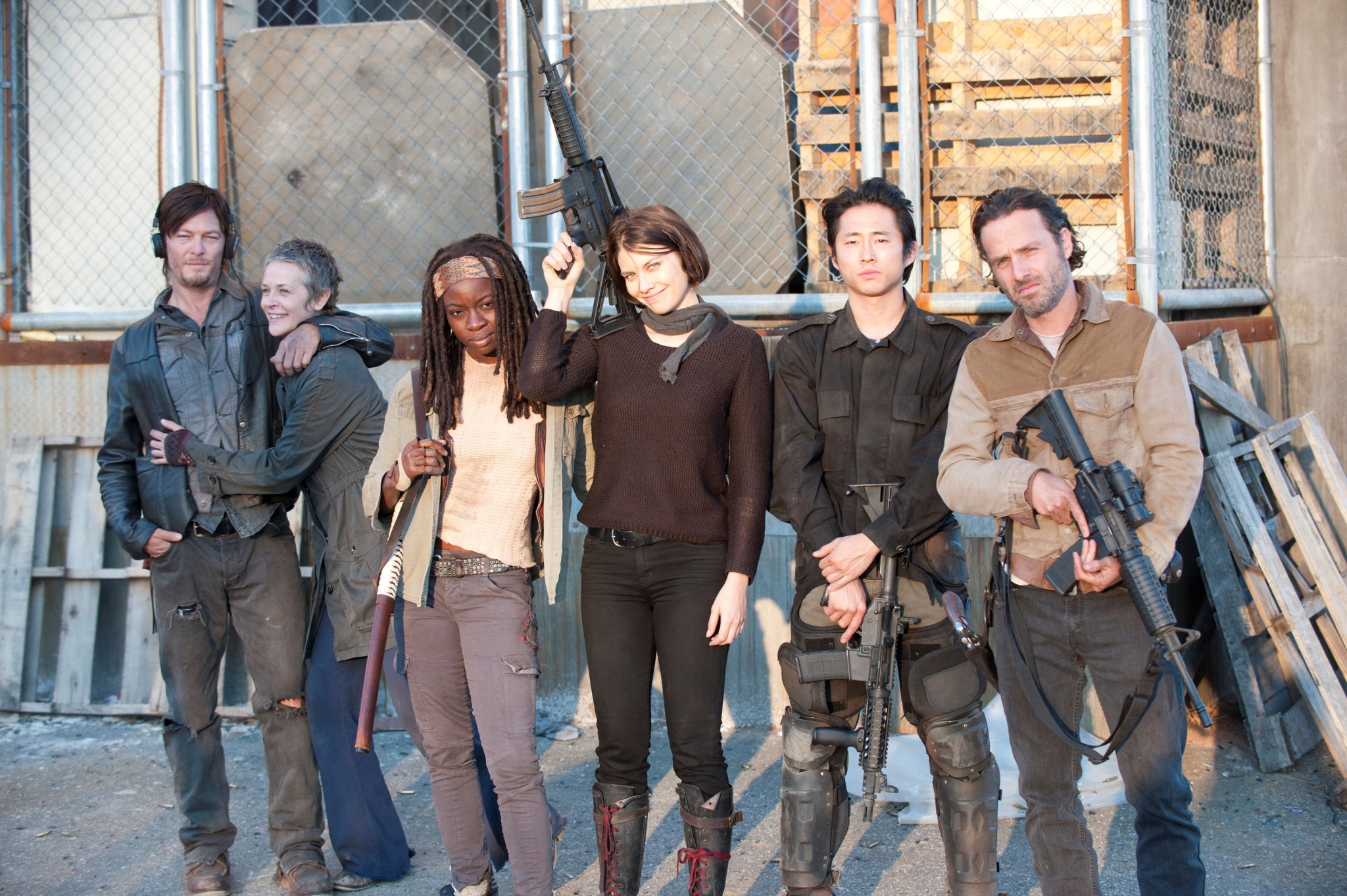 The Walking Dead characters Rick, Daryl, Michonne, Maggie, Glenn, and Carol HD Wallpaper