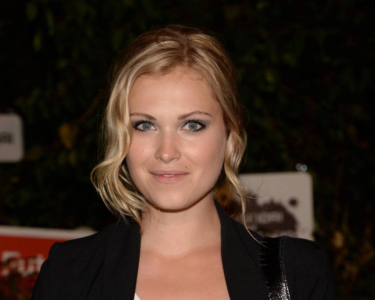 Eliza Taylor HD Wallpaper