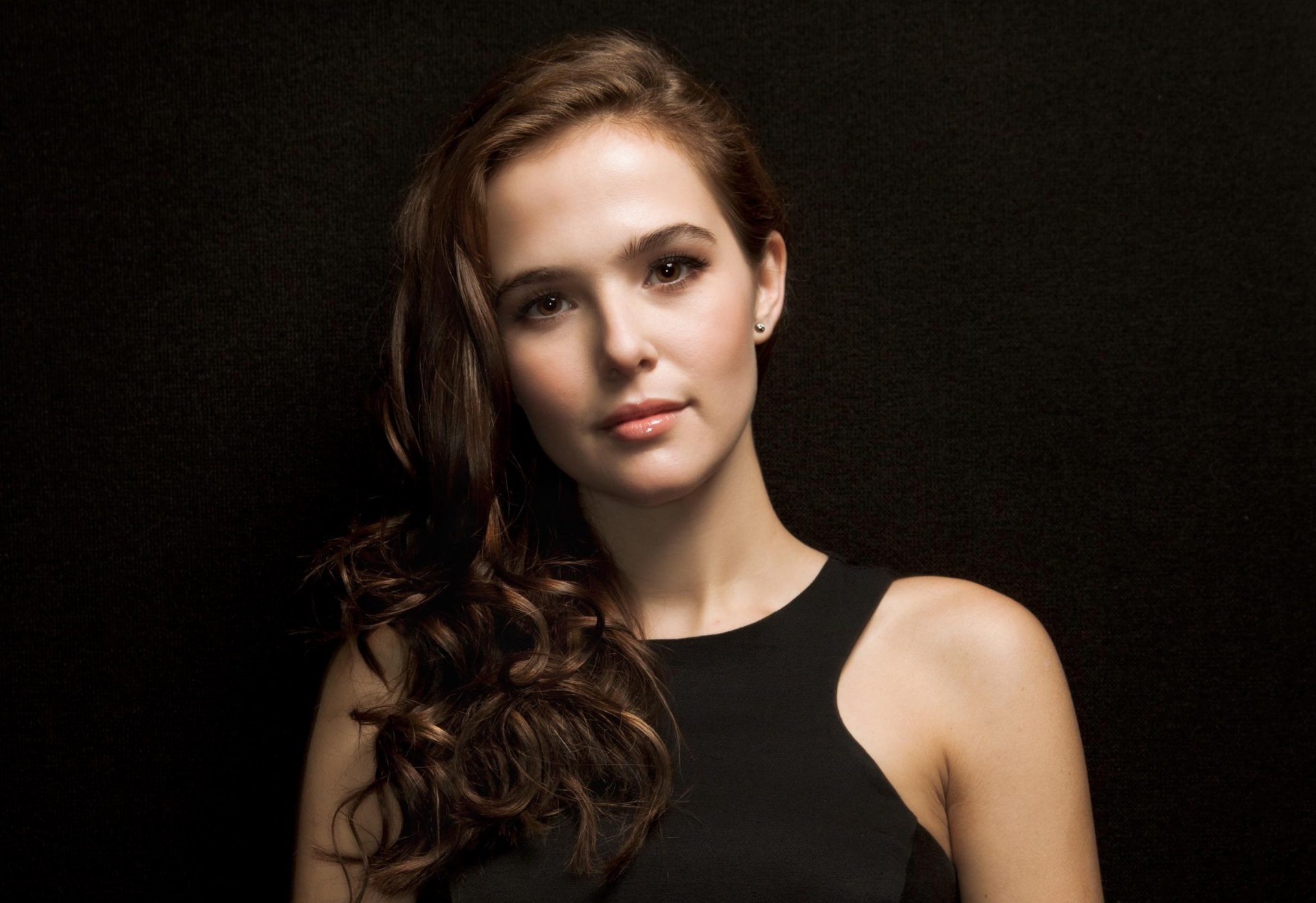 Zoey Deutch HD Wallpaper