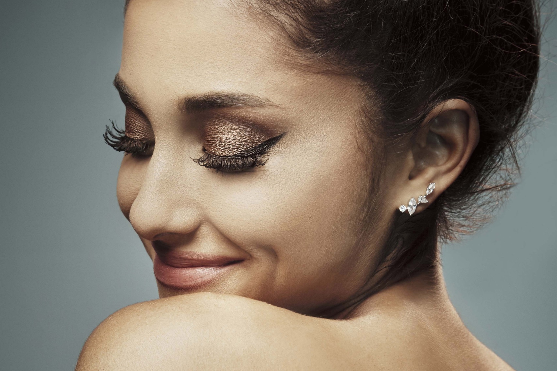 Ariana Grande HD Wallpaper