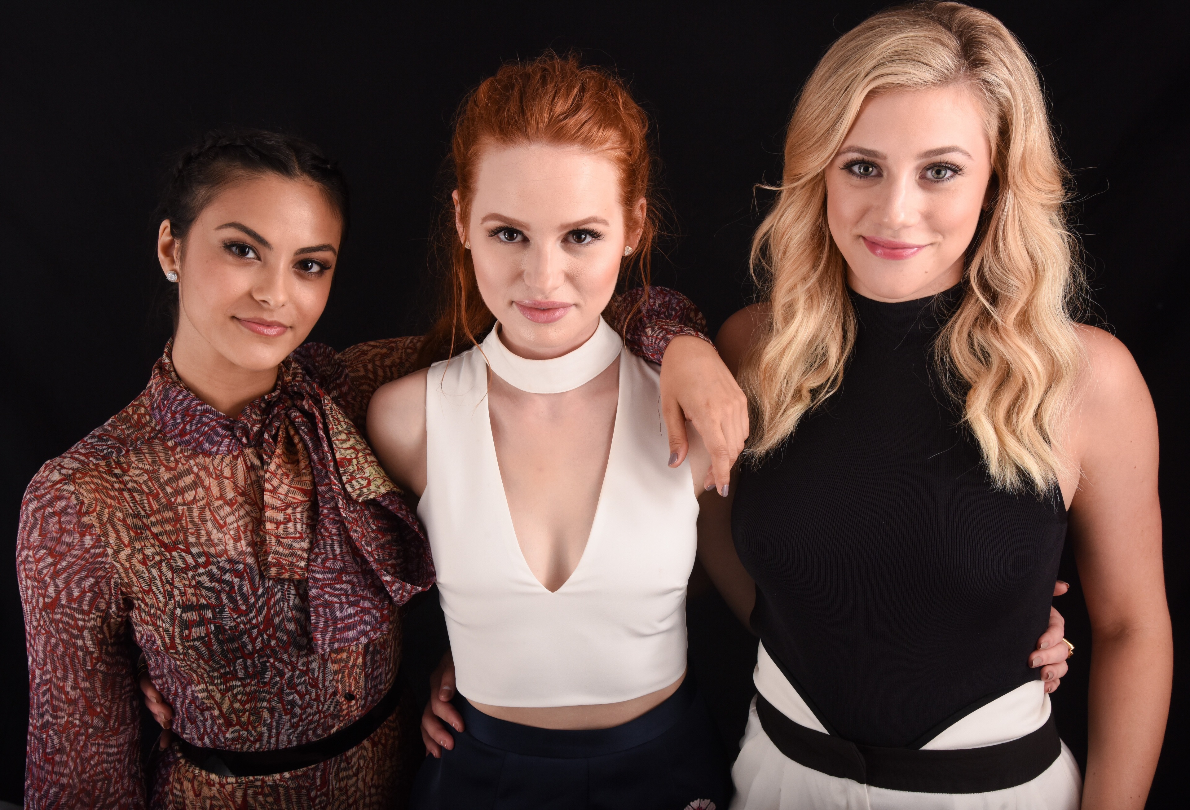 Lili Reinhart and two women HD Wallpaper