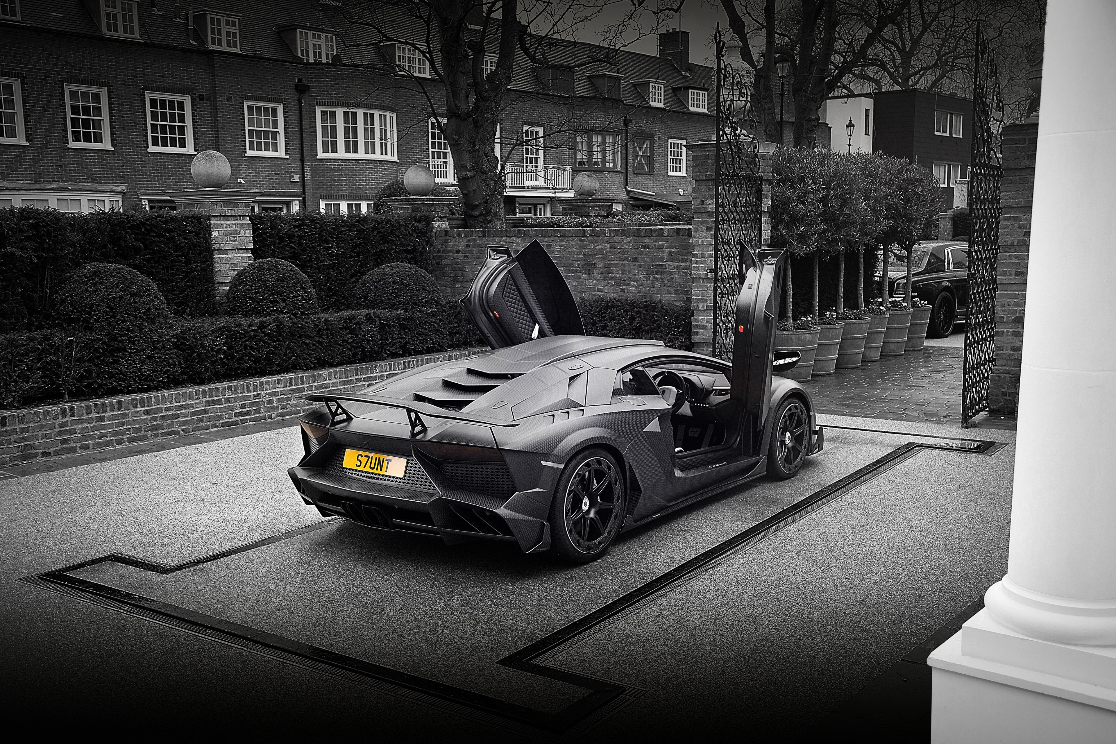 Lamborghini Aventador with butterfly doors HD Wallpaper