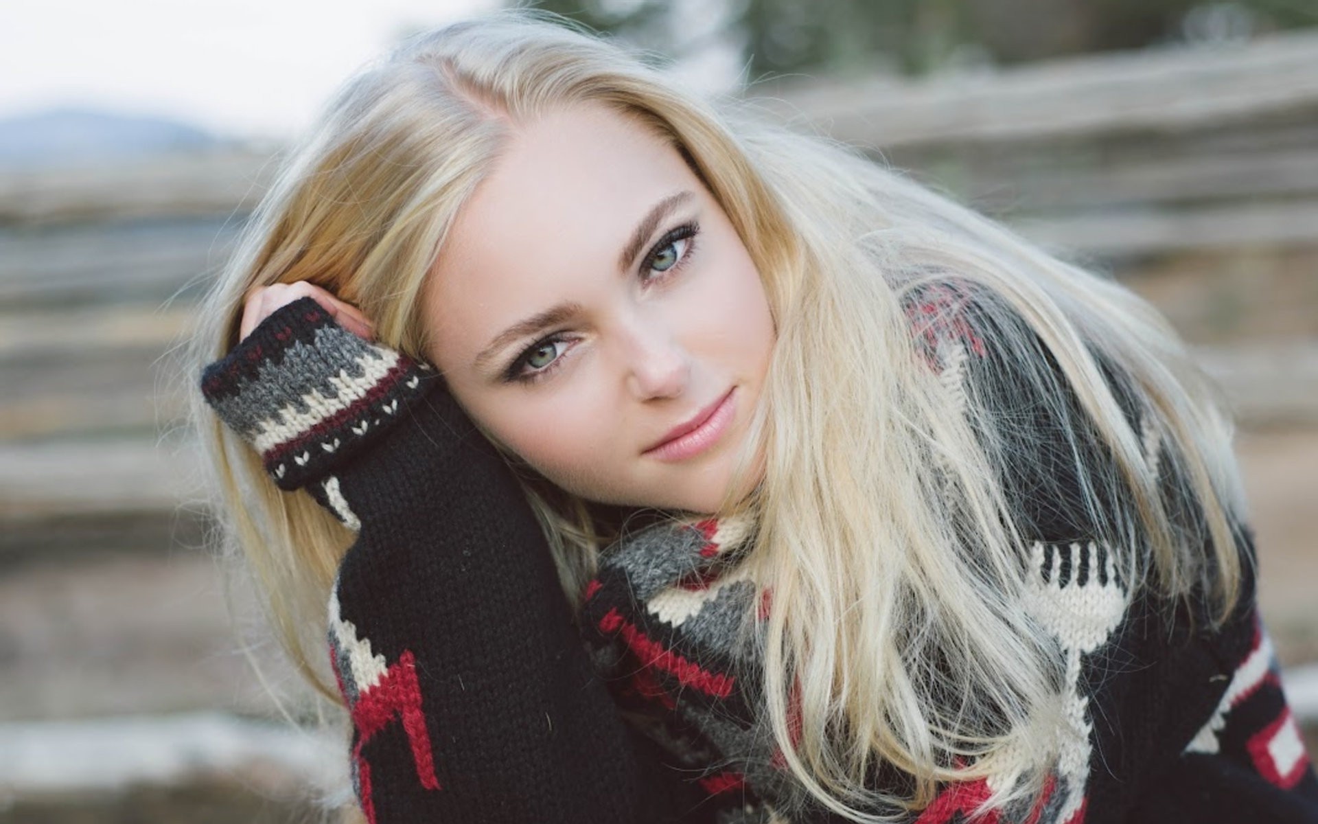 Anna Sophia Robb wearing a patterned sweater HD Wallpaper