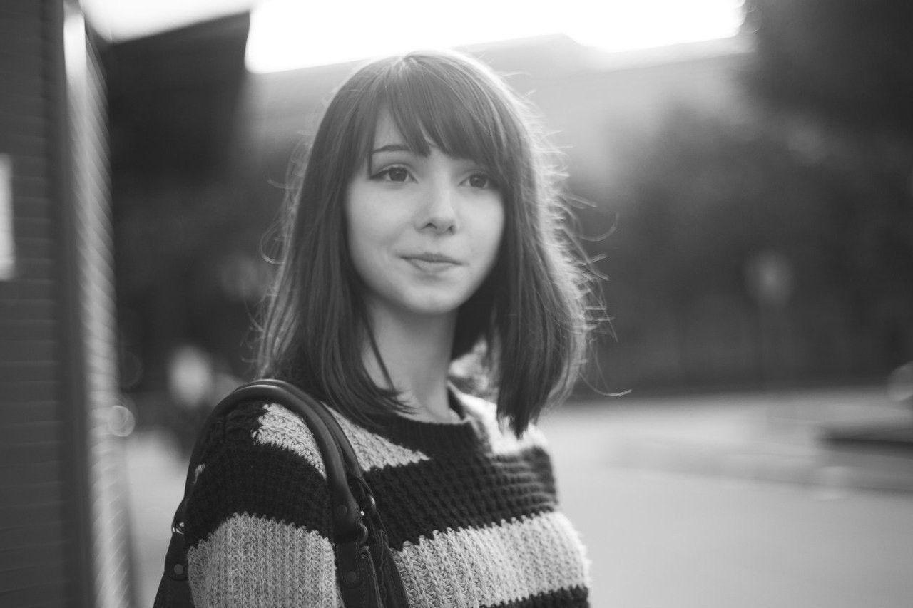 Katya Lischina in monochrome HD Wallpaper