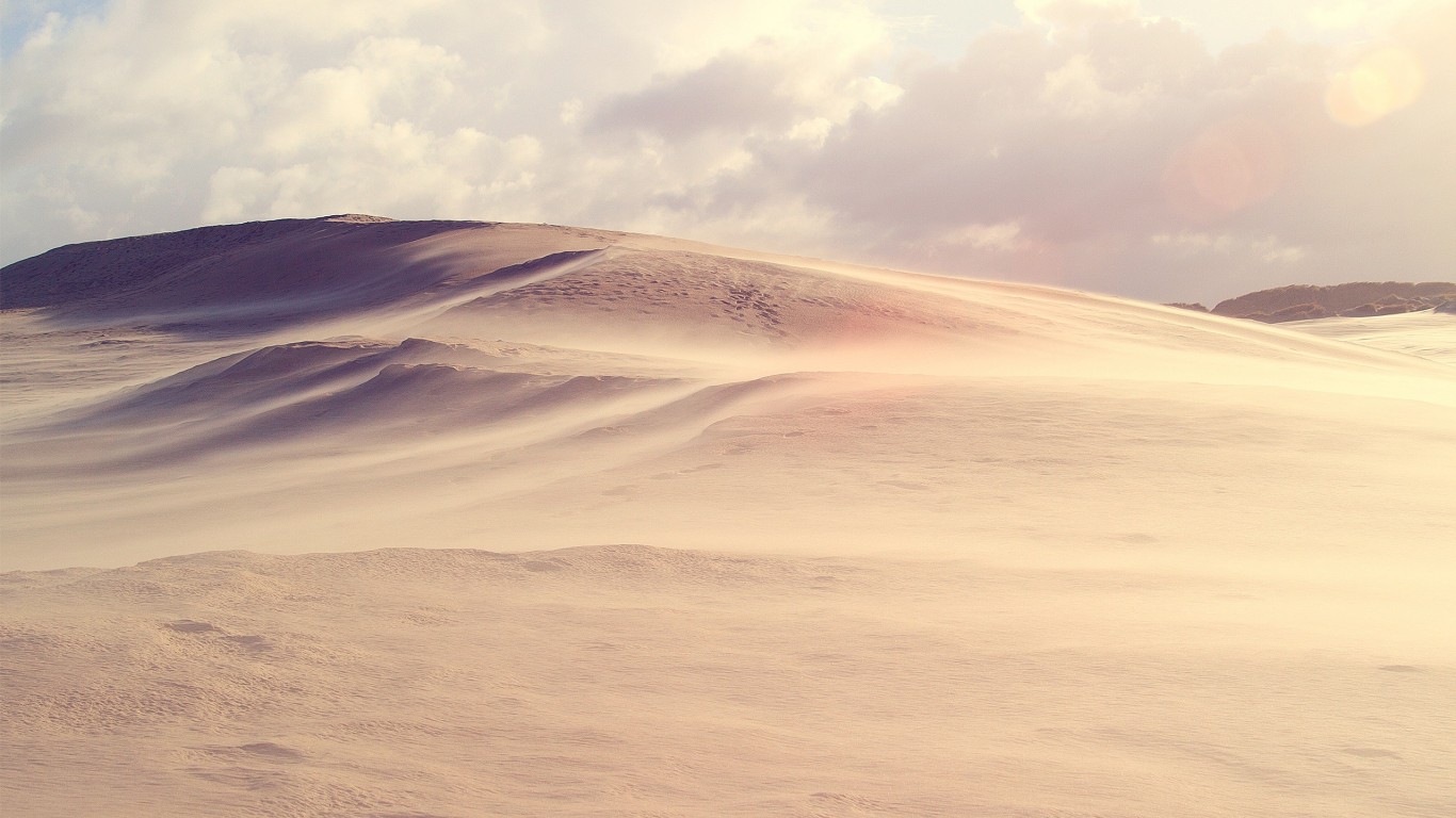 Sand dunes with wind blowing sand HD Wallpaper