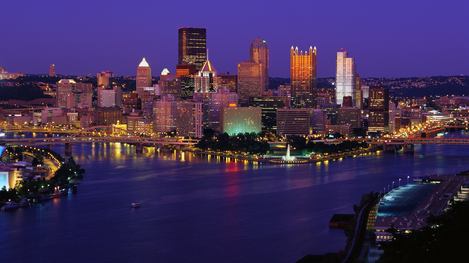 Pittsburgh, Pennsylvania skyline at dusk with rivers and bridges HD Wallpaper