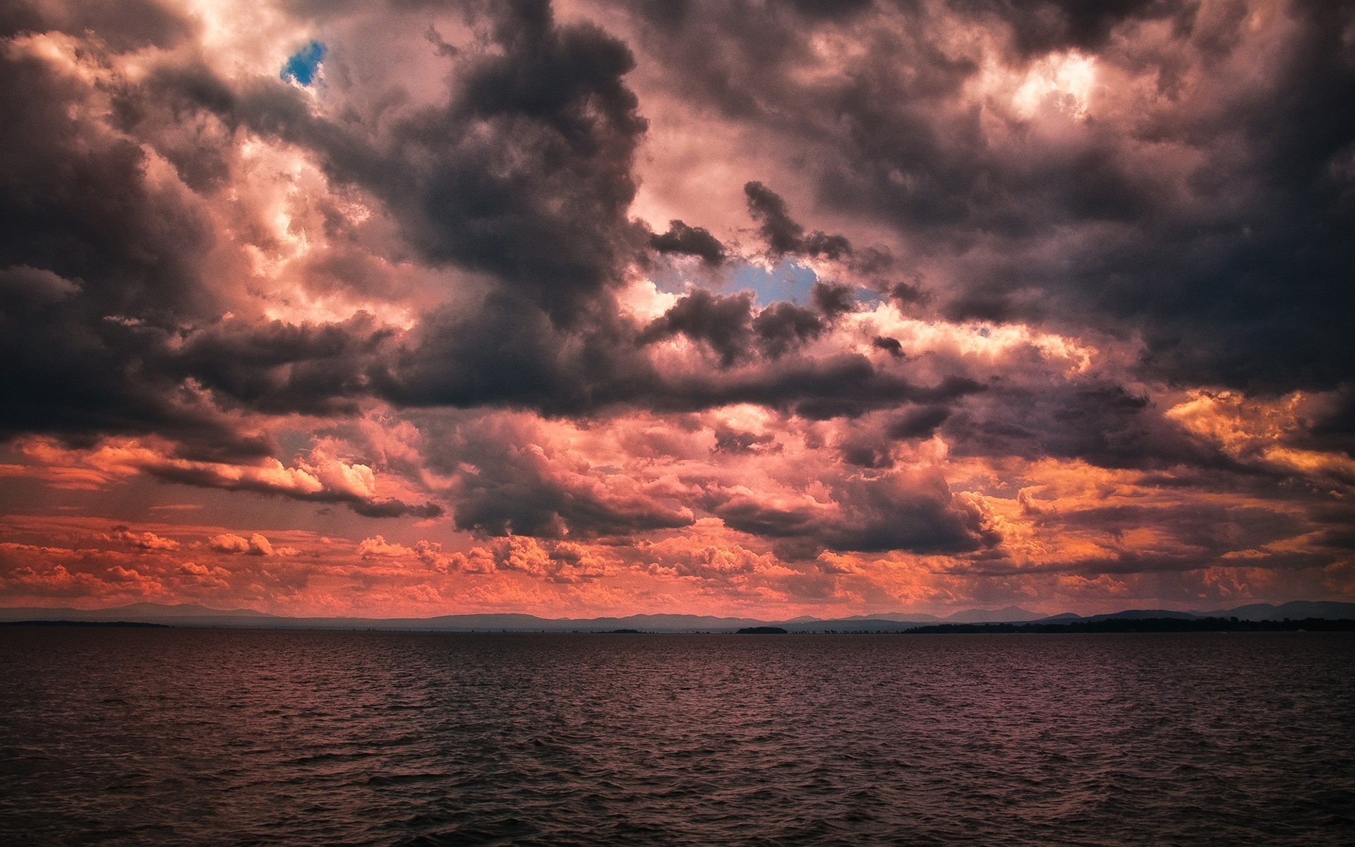 Dramatic sunset clouds over the sea HD Wallpaper