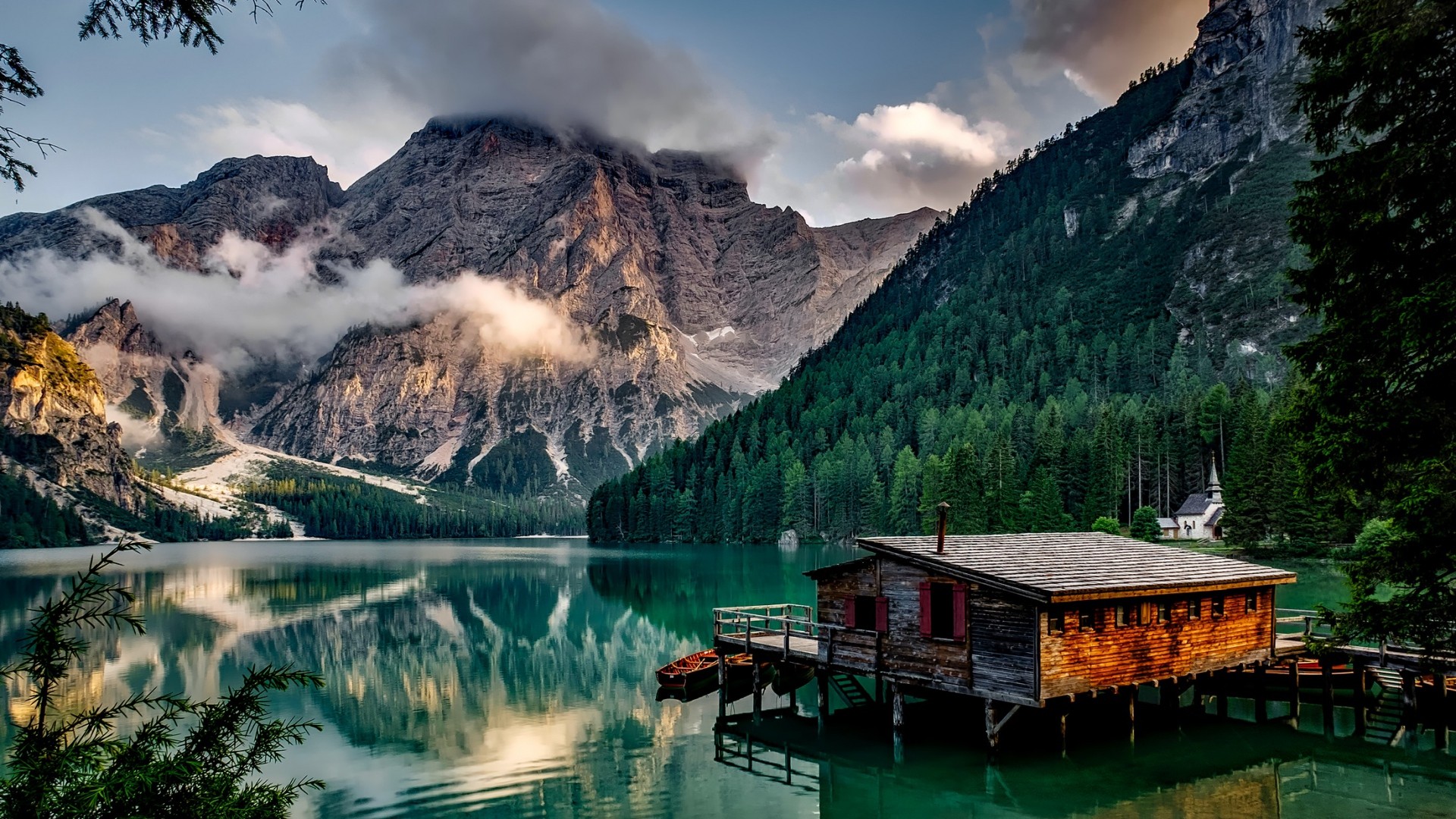 Lake and mountains with a boathouse in Italy HD Wallpaper