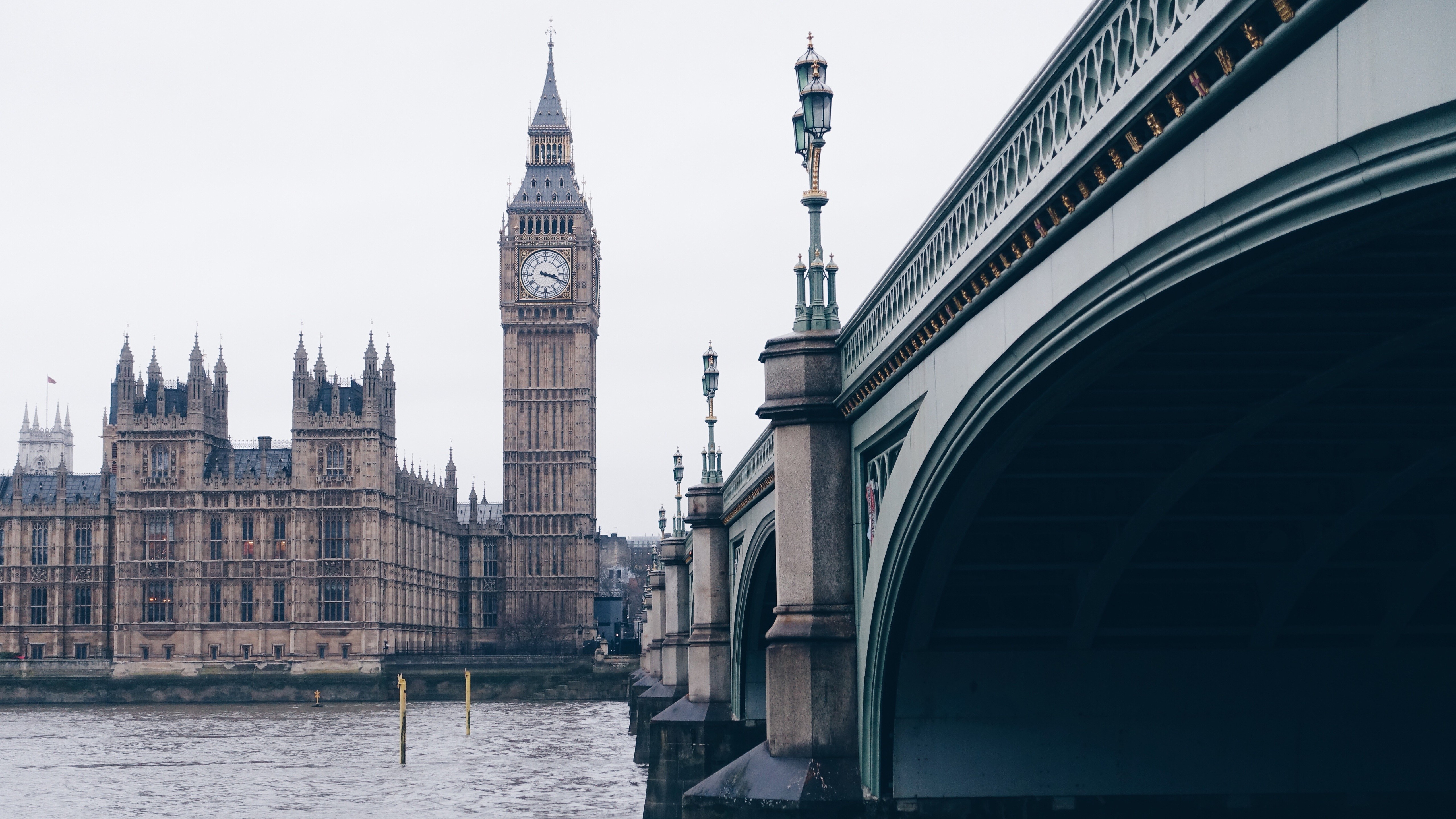 Big Ben and Westminster Bridge over the River Thames in London HD Wallpaper