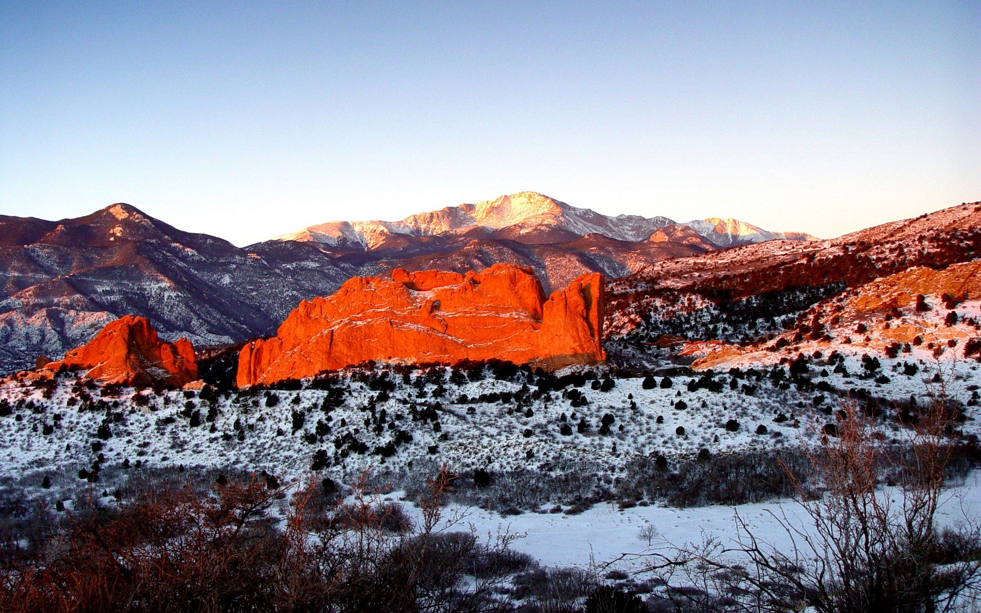 Garden of the Gods at sunrise with snow HD Wallpaper