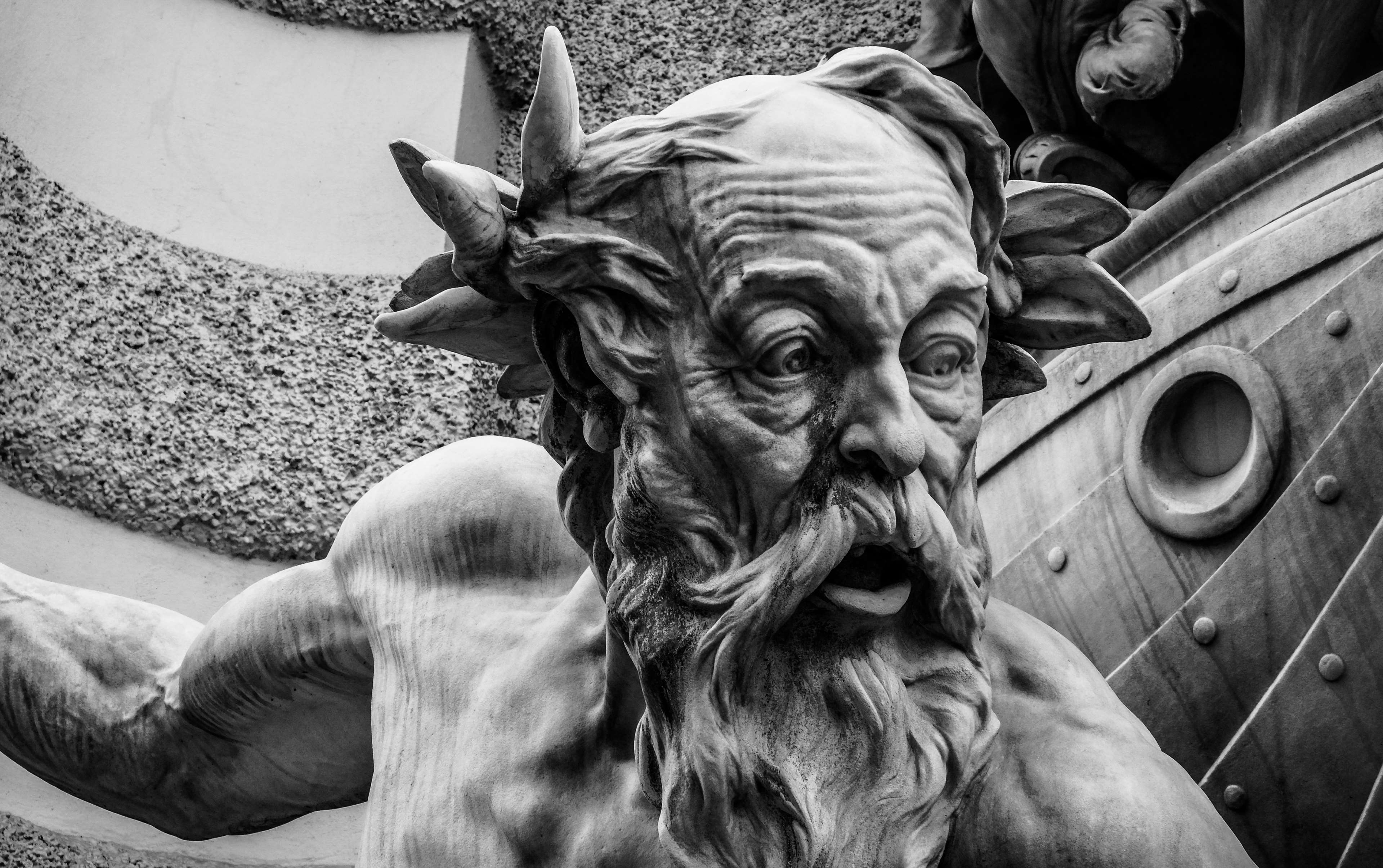 Black and white sculpture of a bearded man HD Wallpaper