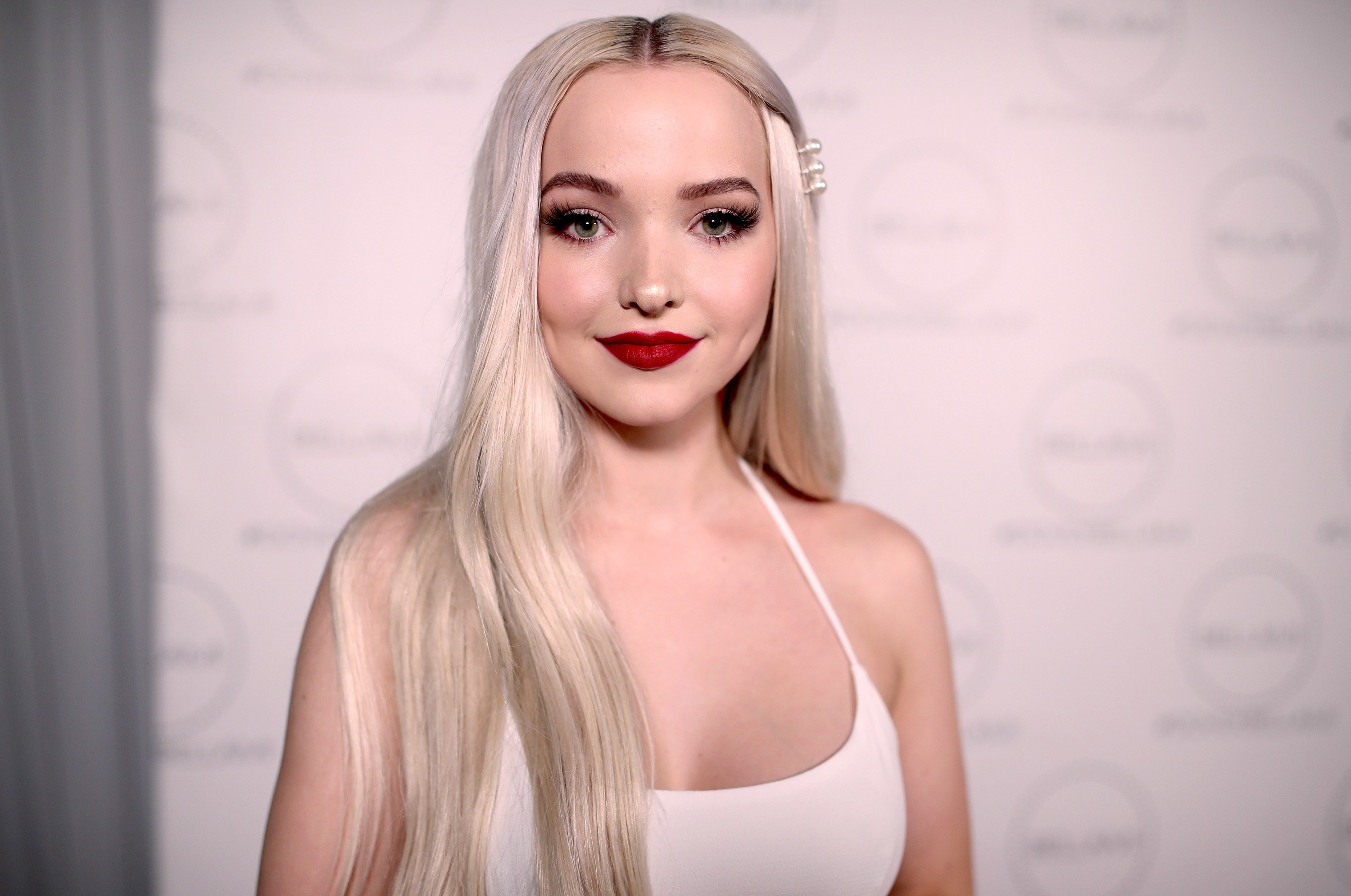 Dove Cameron HD Wallpaper
