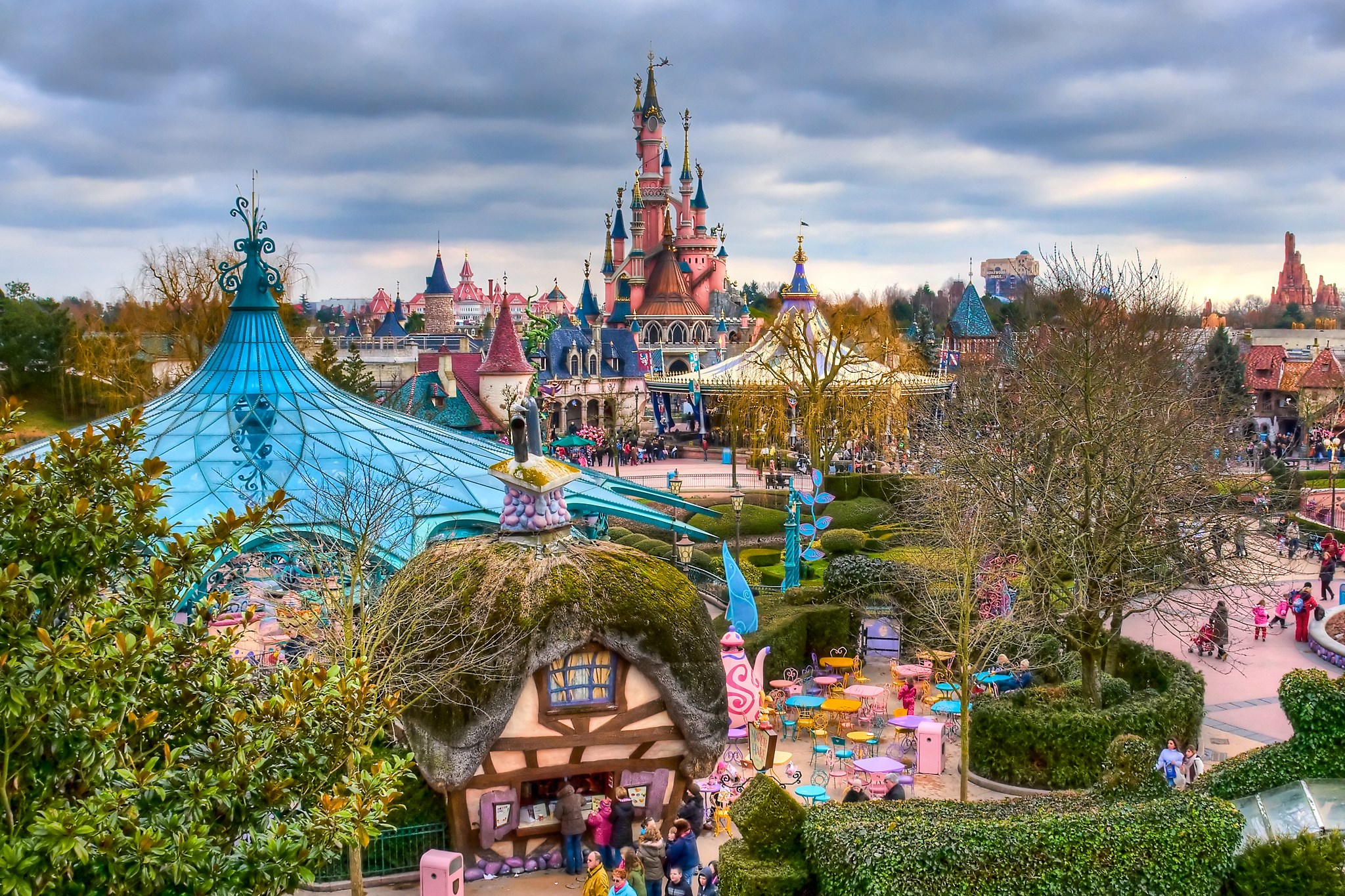 Disneyland Paris with Sleeping Beauty Castle HD Wallpaper