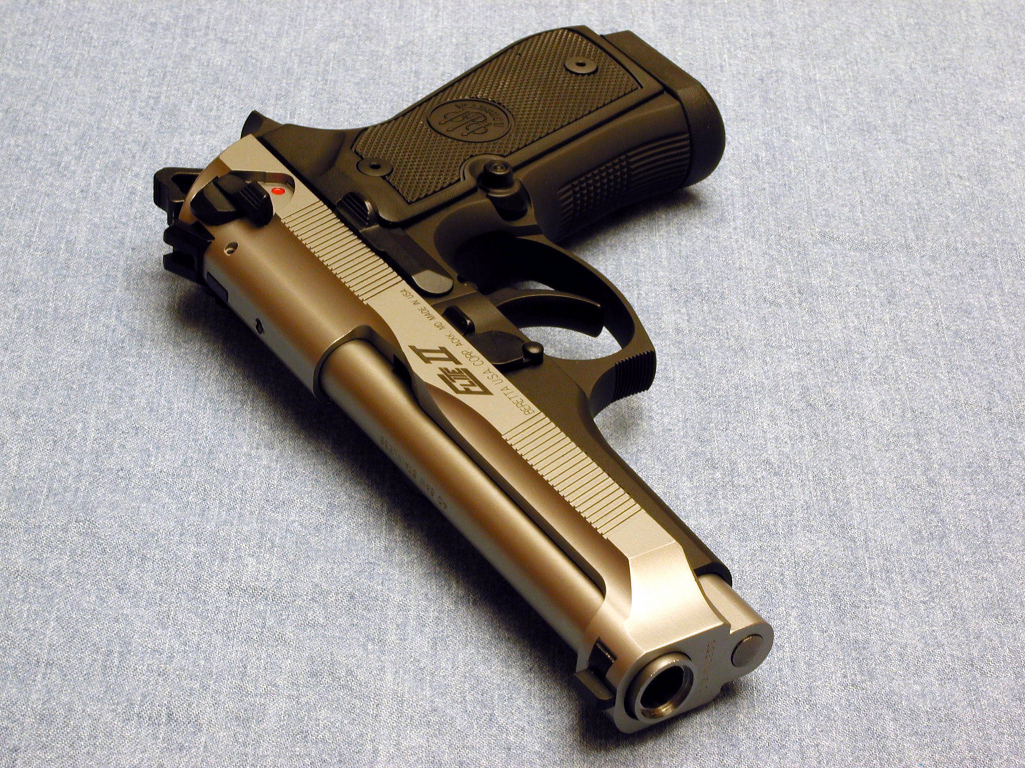 Beretta 92FS II pistol HD Wallpaper