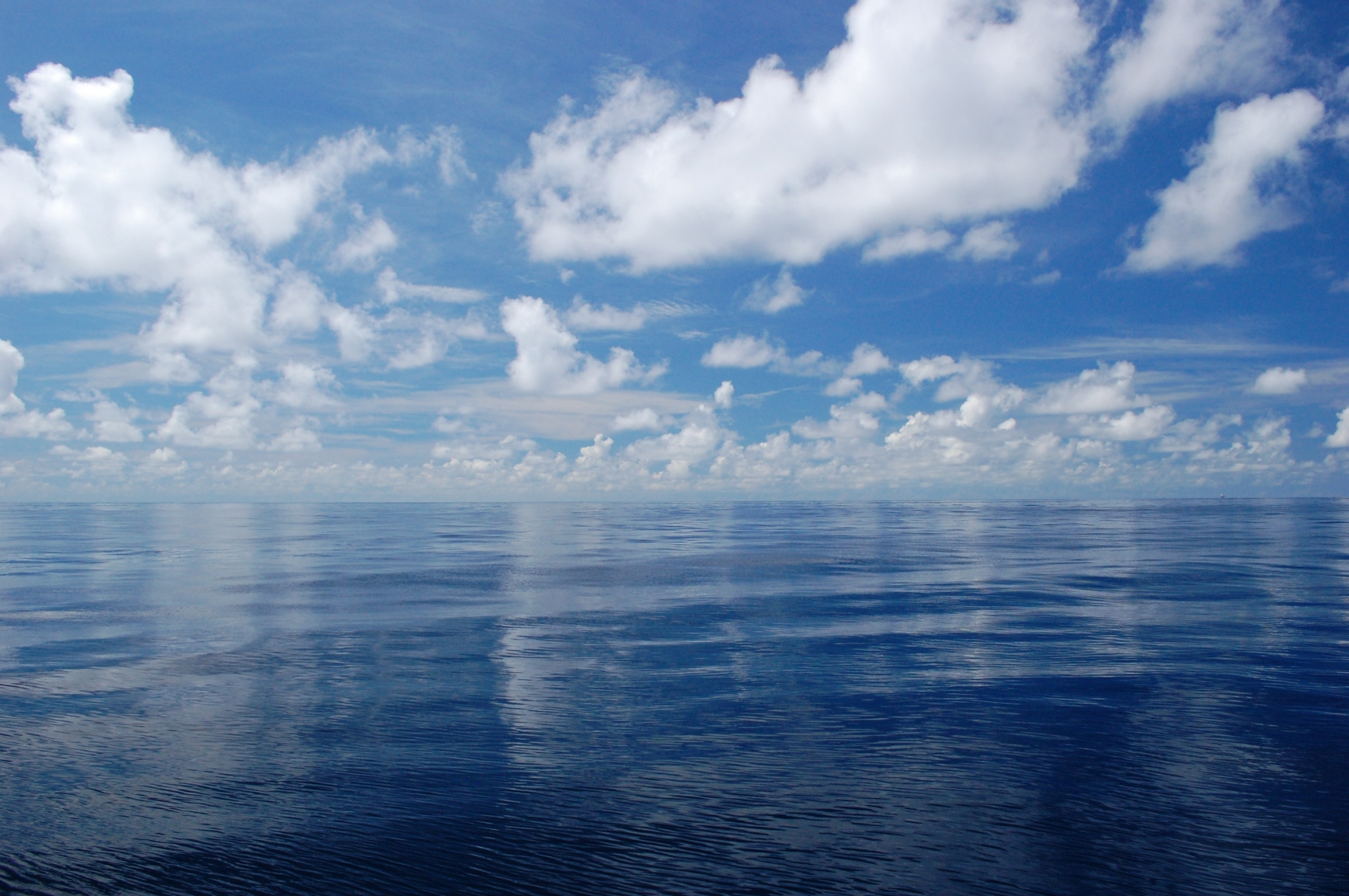 Ocean and Sky with Clouds HD Wallpaper