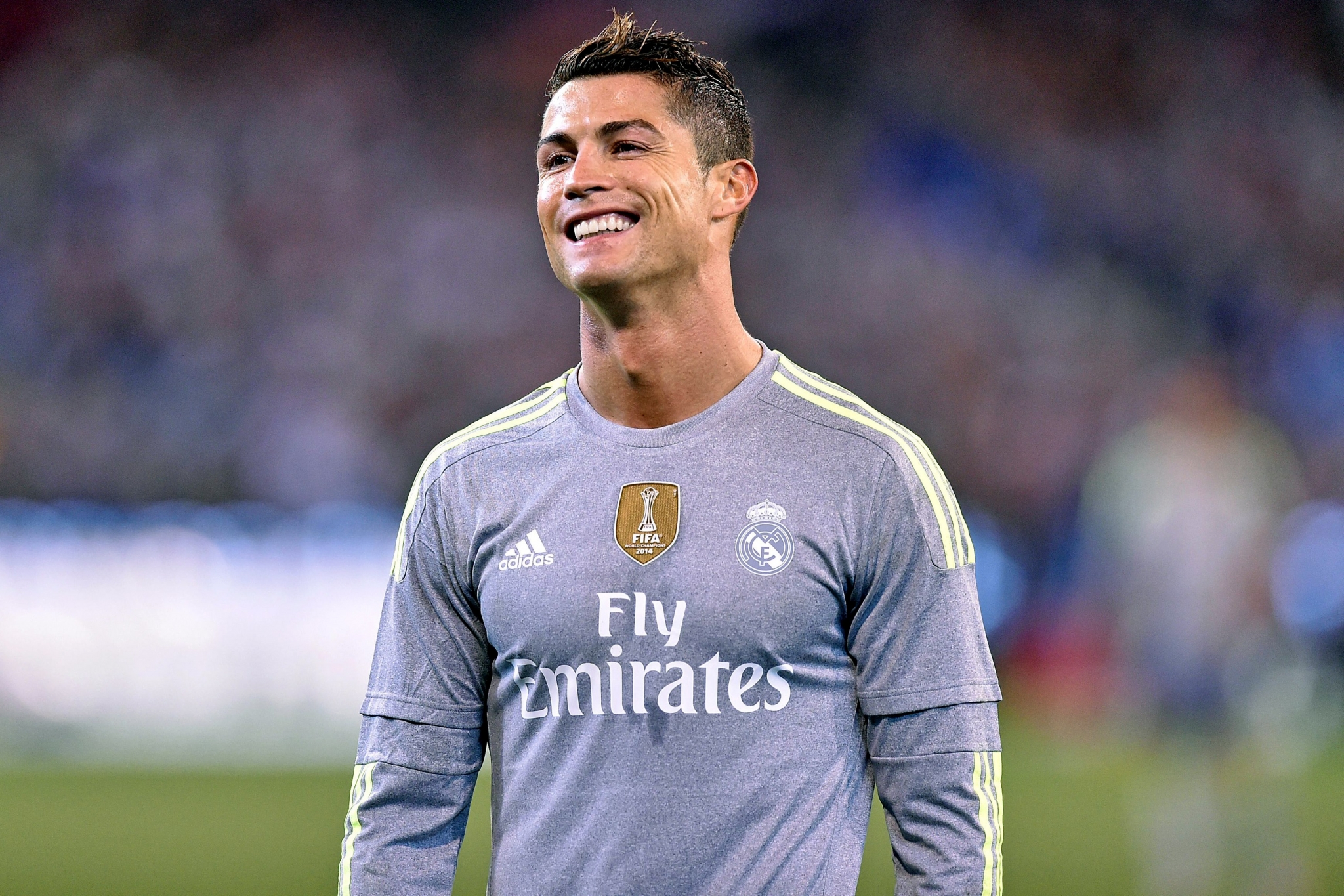 Cristiano Ronaldo wearing Real Madrid jersey HD Wallpaper